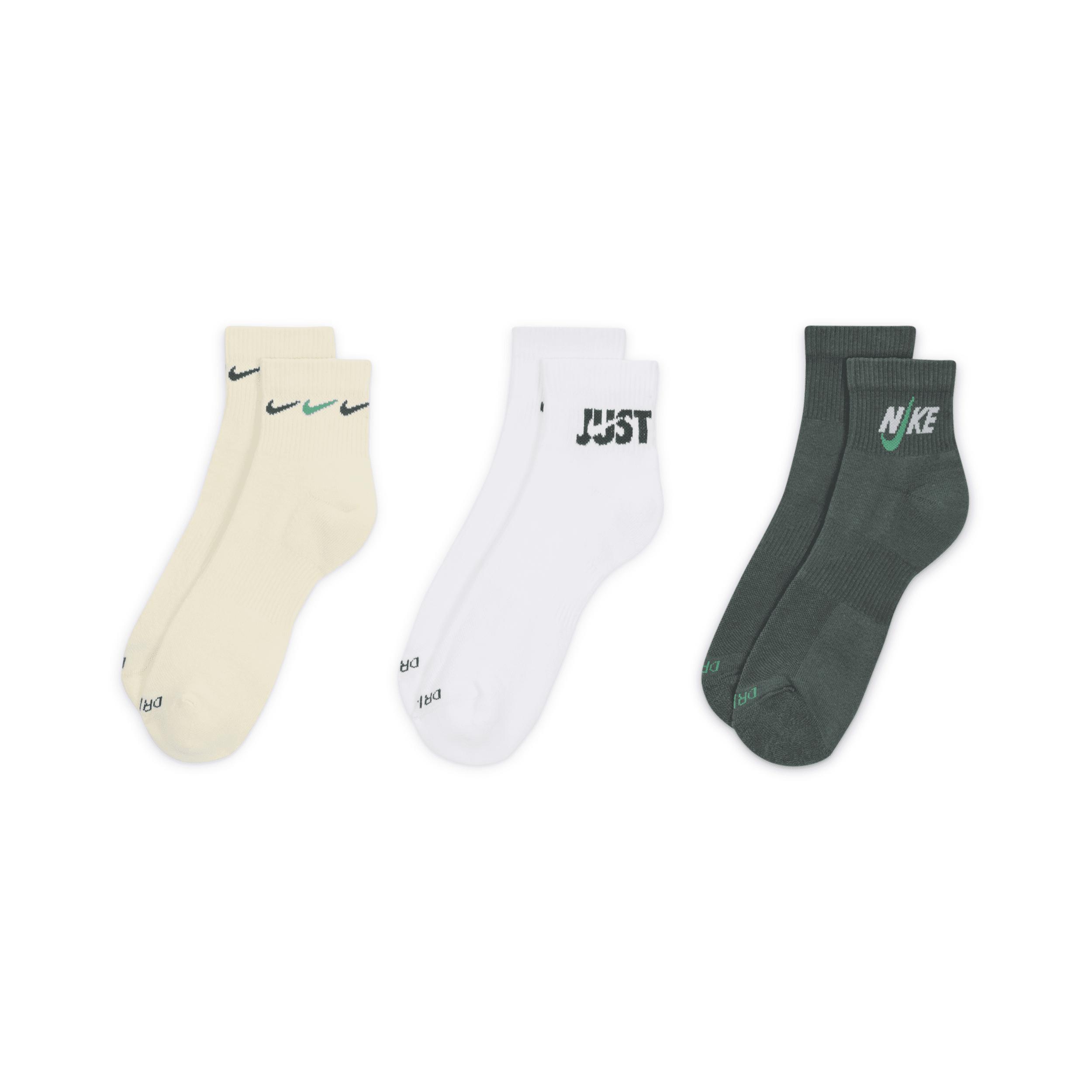 Nike Mens Everyday Plus Cushioned Training Ankle Socks (3 Pairs) Product Image