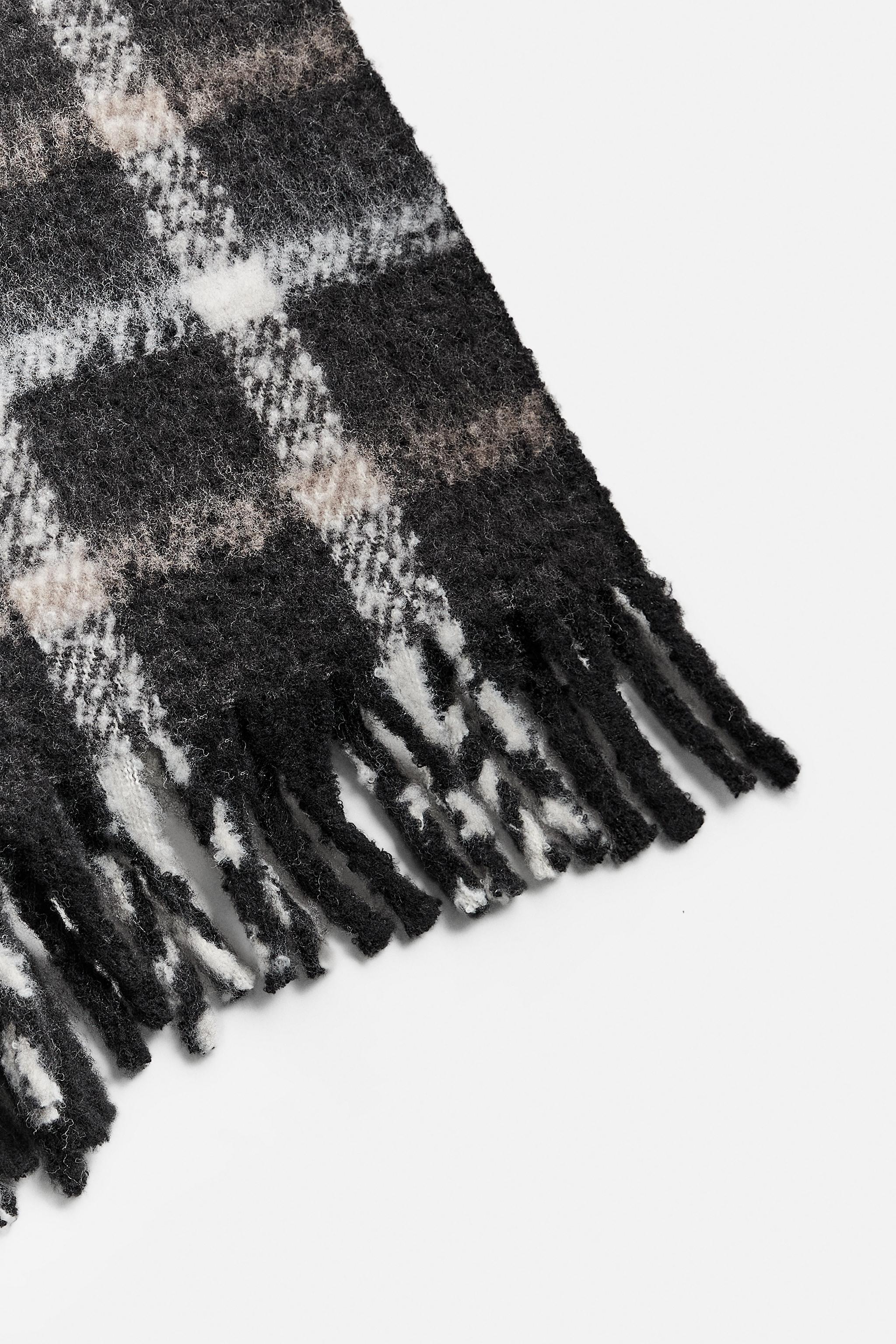 BRUSHED TEXTURE PLAID SCARF Product Image