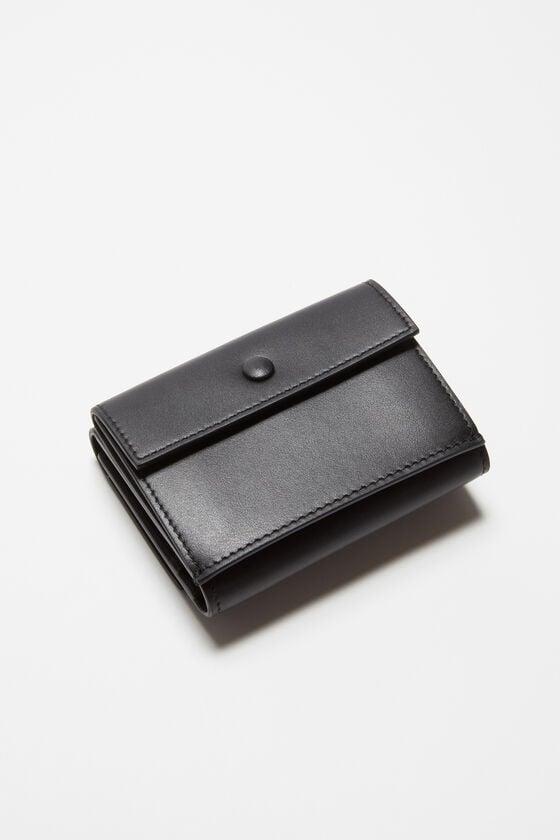 Trifold leather wallet Product Image