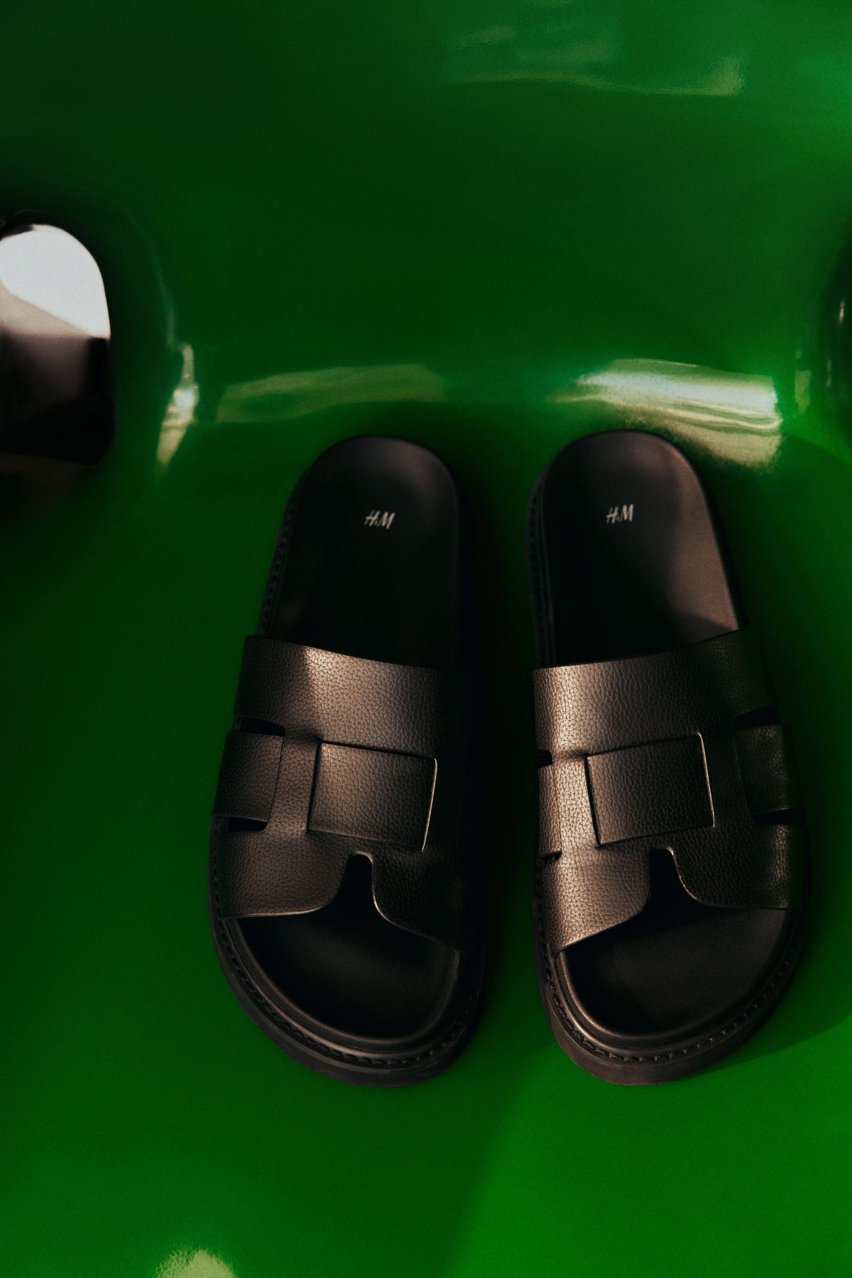 Slide sandals Product Image