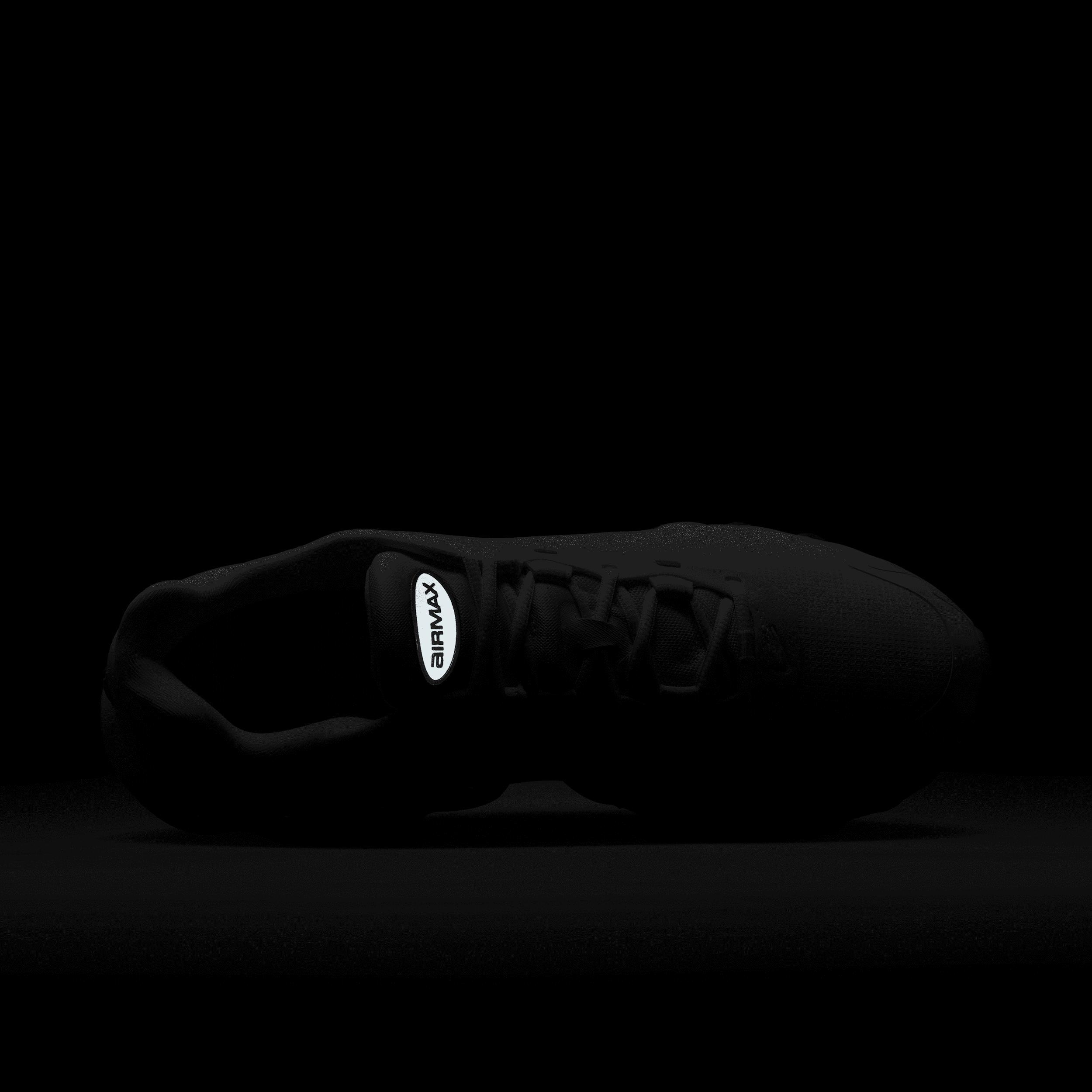 Nike Men's Air Max Dn8 Shoes Product Image