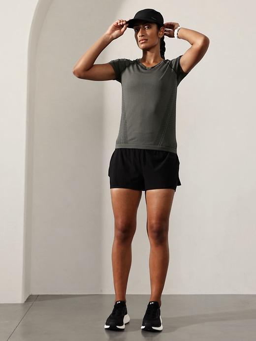 Momentum Seamless Tee Product Image