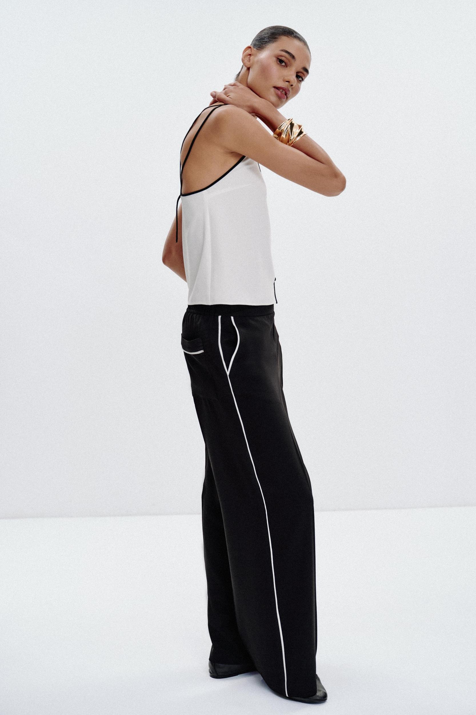 CONTRAST PIPED TRIM CAMISOLE Product Image