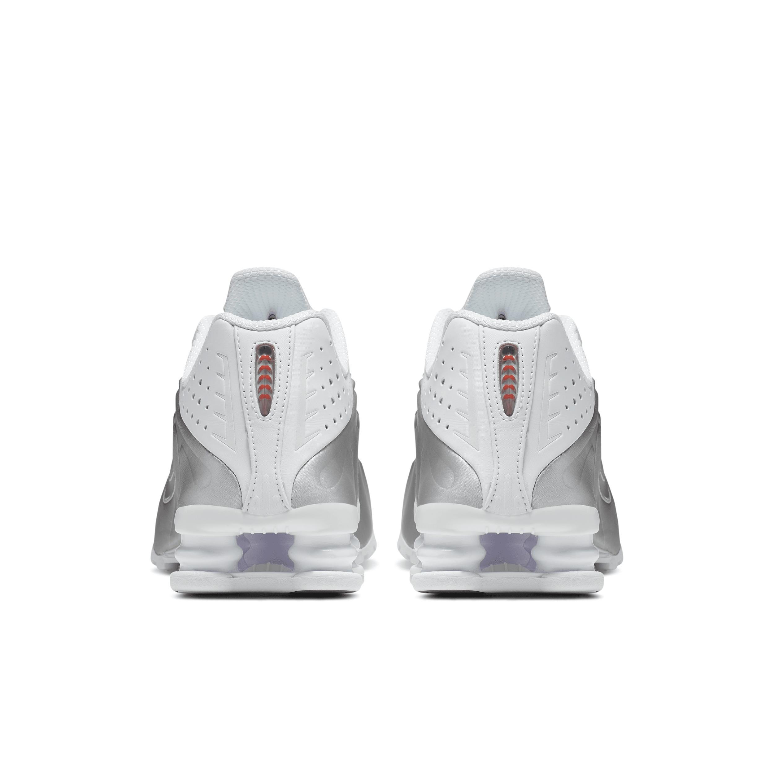 Nike Women's Shox R4 Shoes Product Image