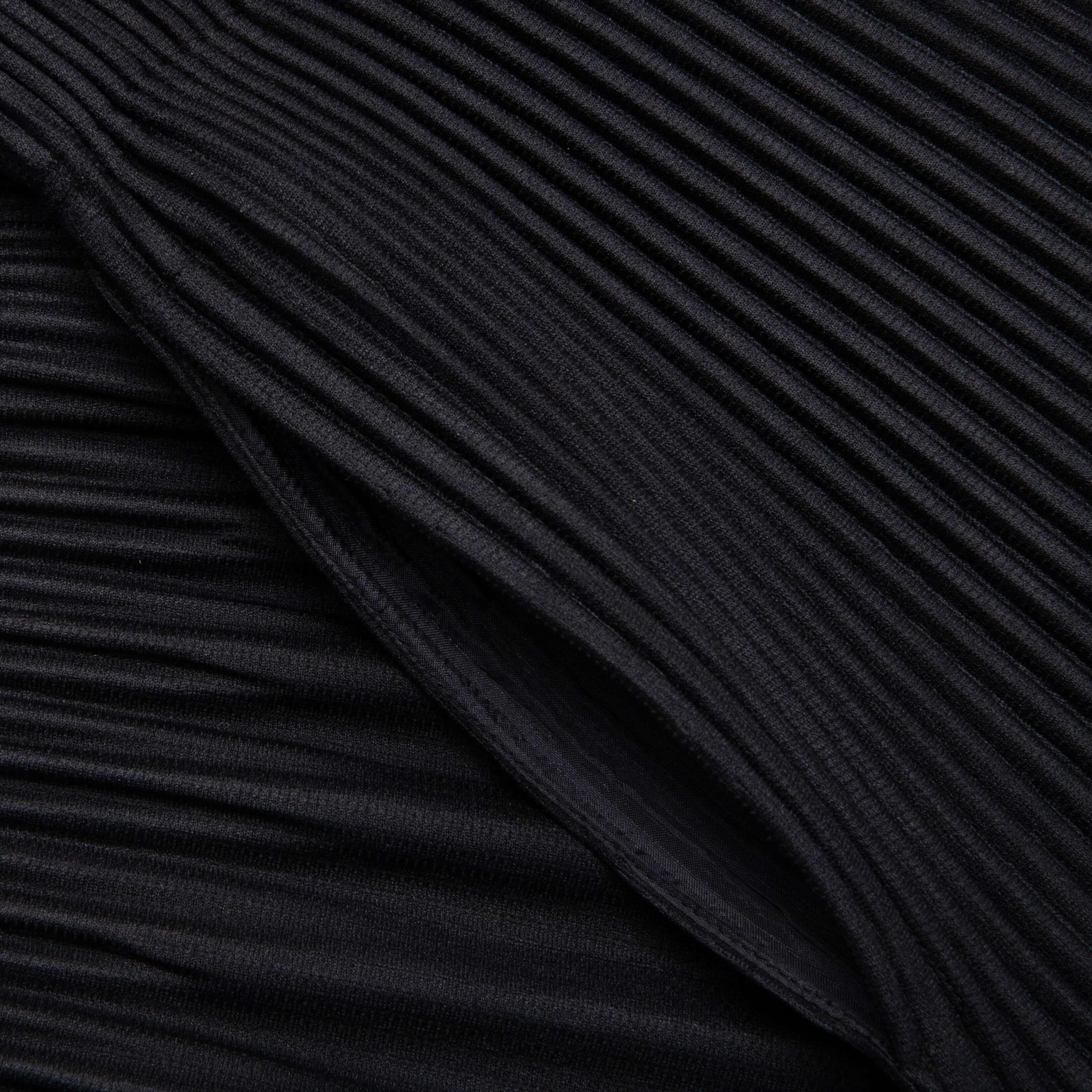 Basics Pleated Pants - Black Male Product Image