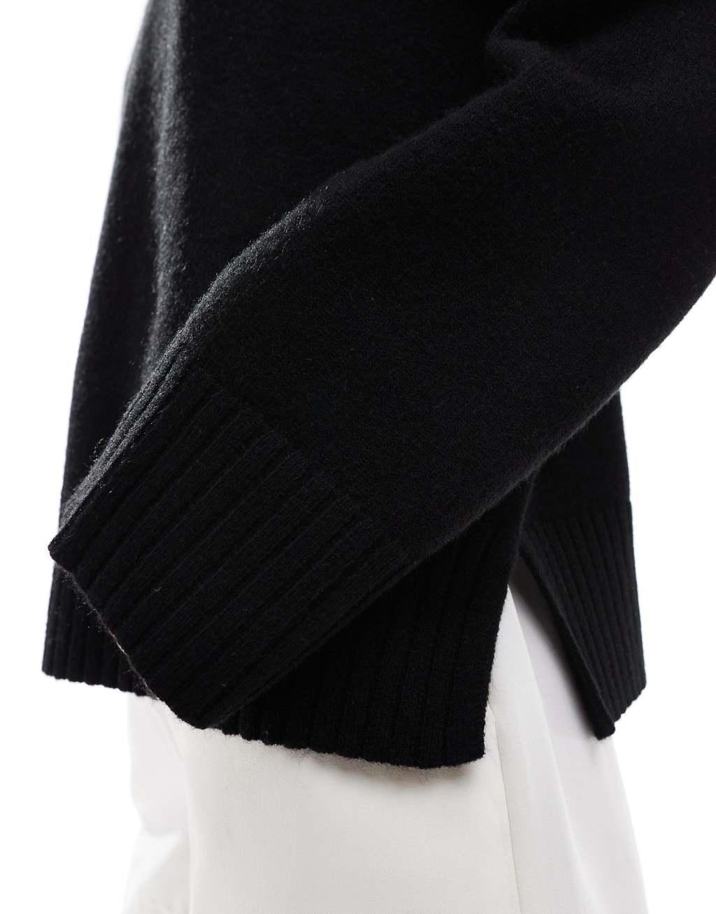 Bershka chunky crew neck sweater in black Product Image