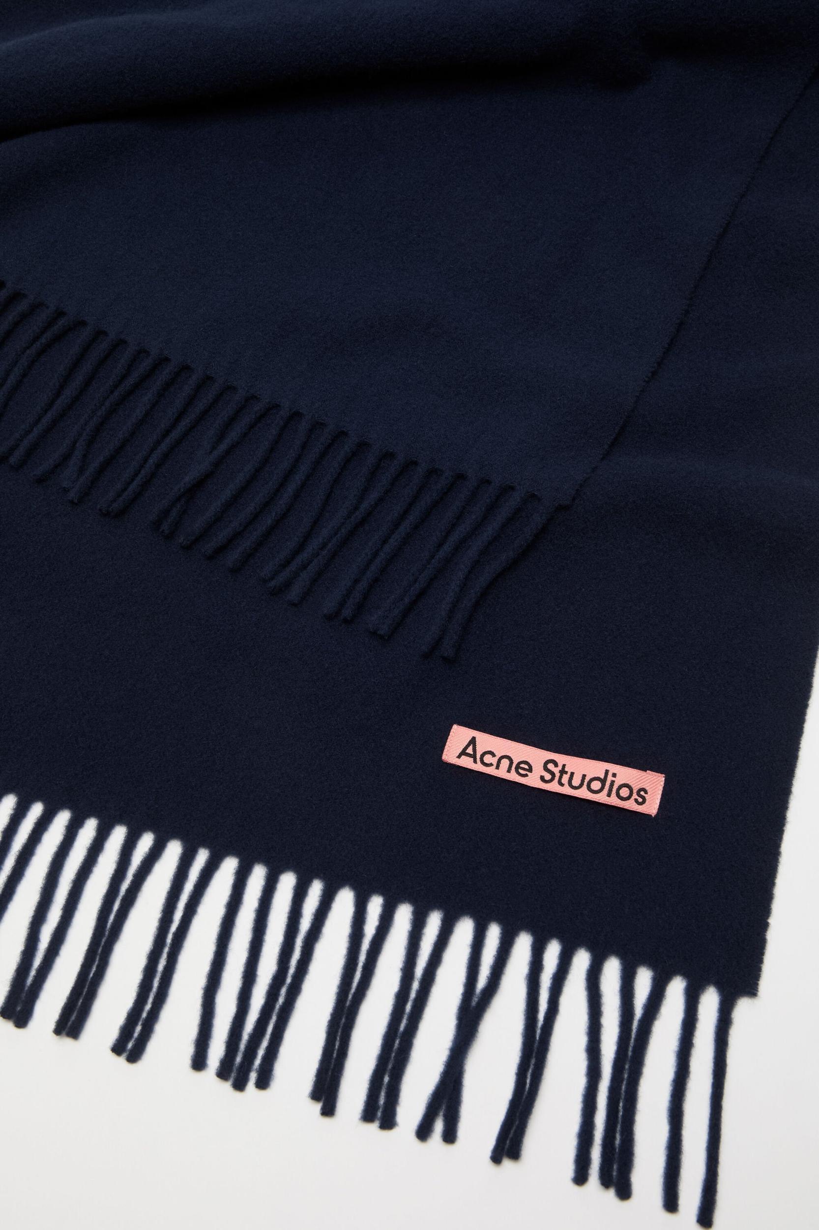 Fringe wool scarf – Narrow Product Image