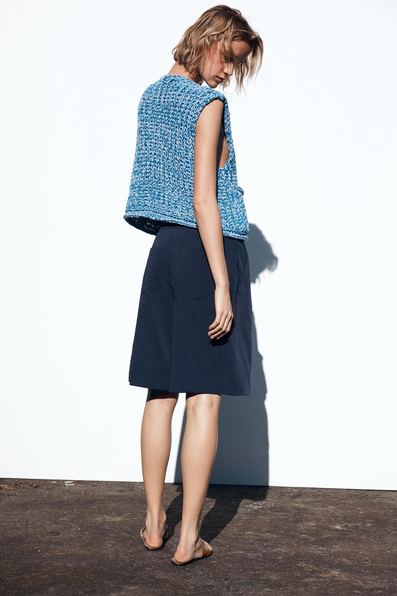 CHUNKY KNIT VEST Product Image