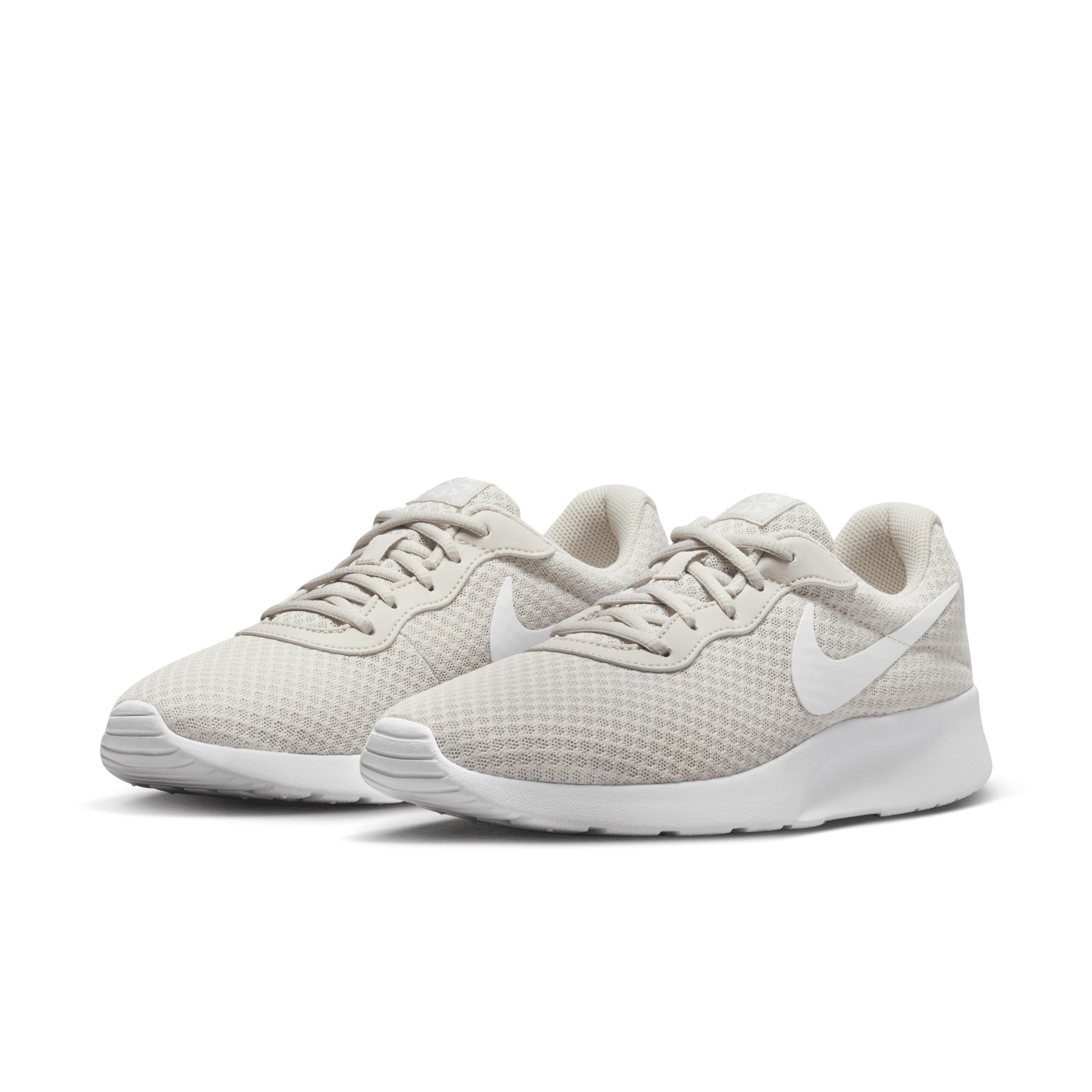 Nike Women's Tanjun Shoes Product Image