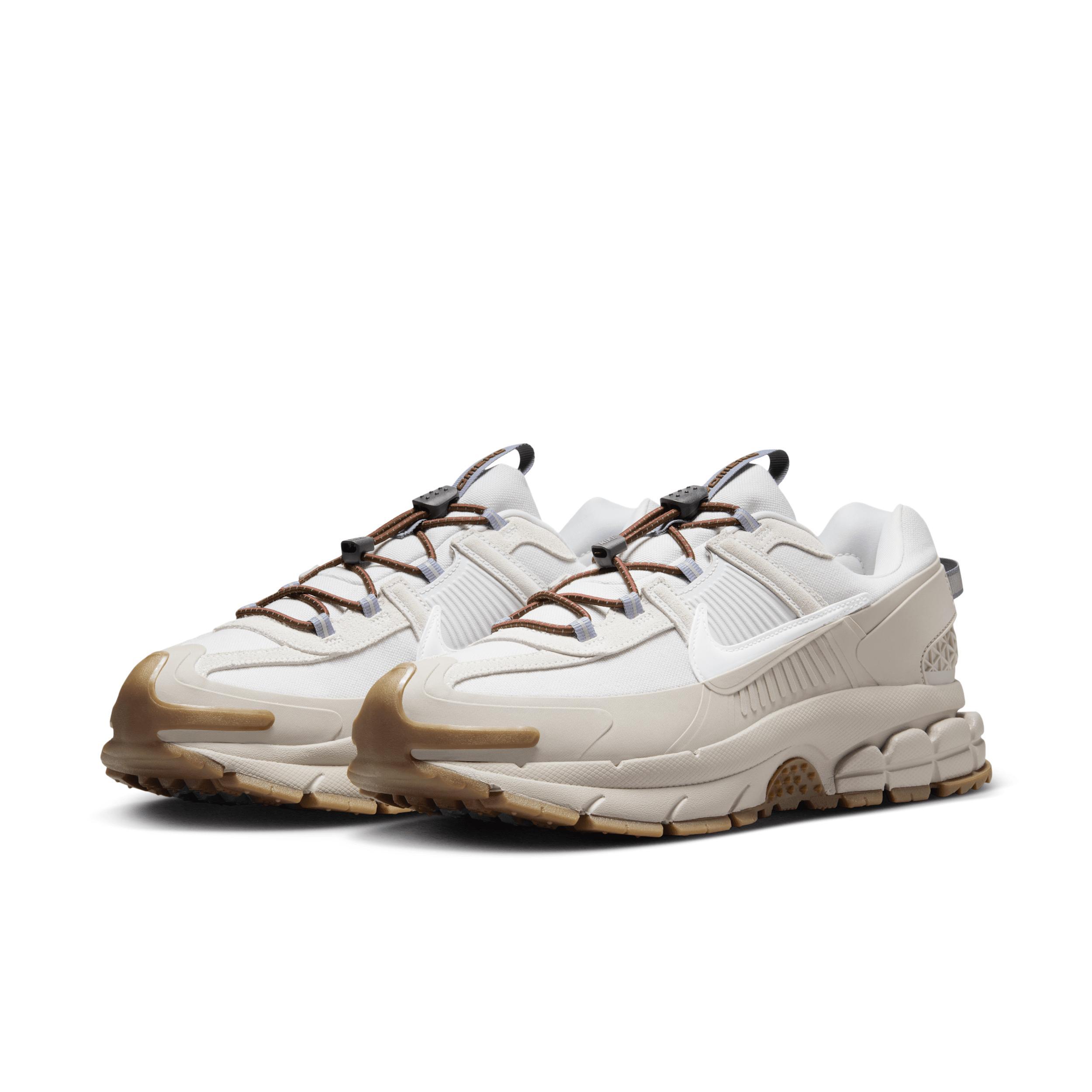 Nike Men's Zoom Vomero Roam Winterized Shoes Product Image