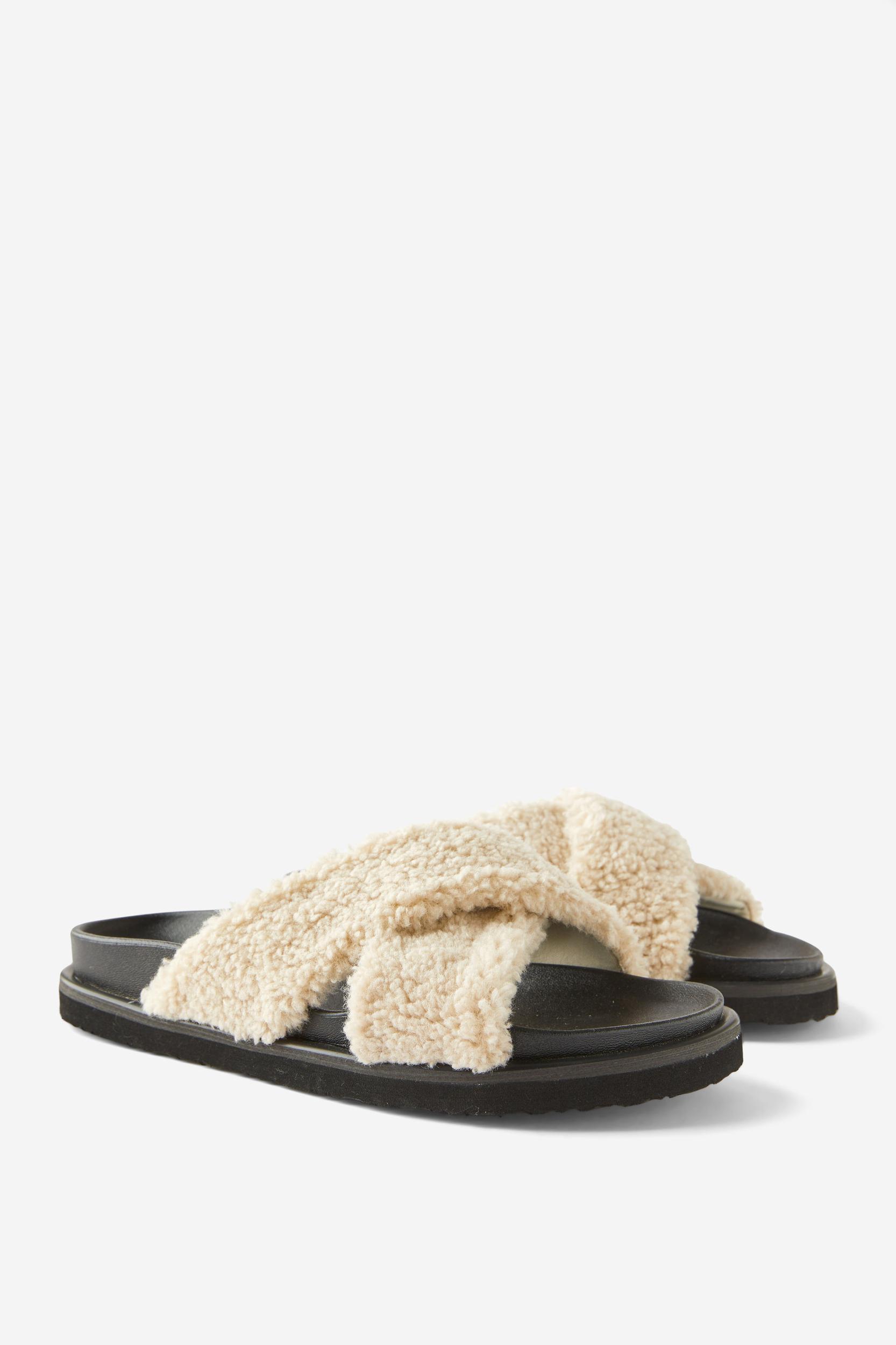 Elidy Cosy Sandal Product Image
