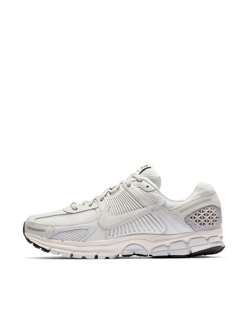 Nike Mens Zoom Vomero 5 Shoes Product Image