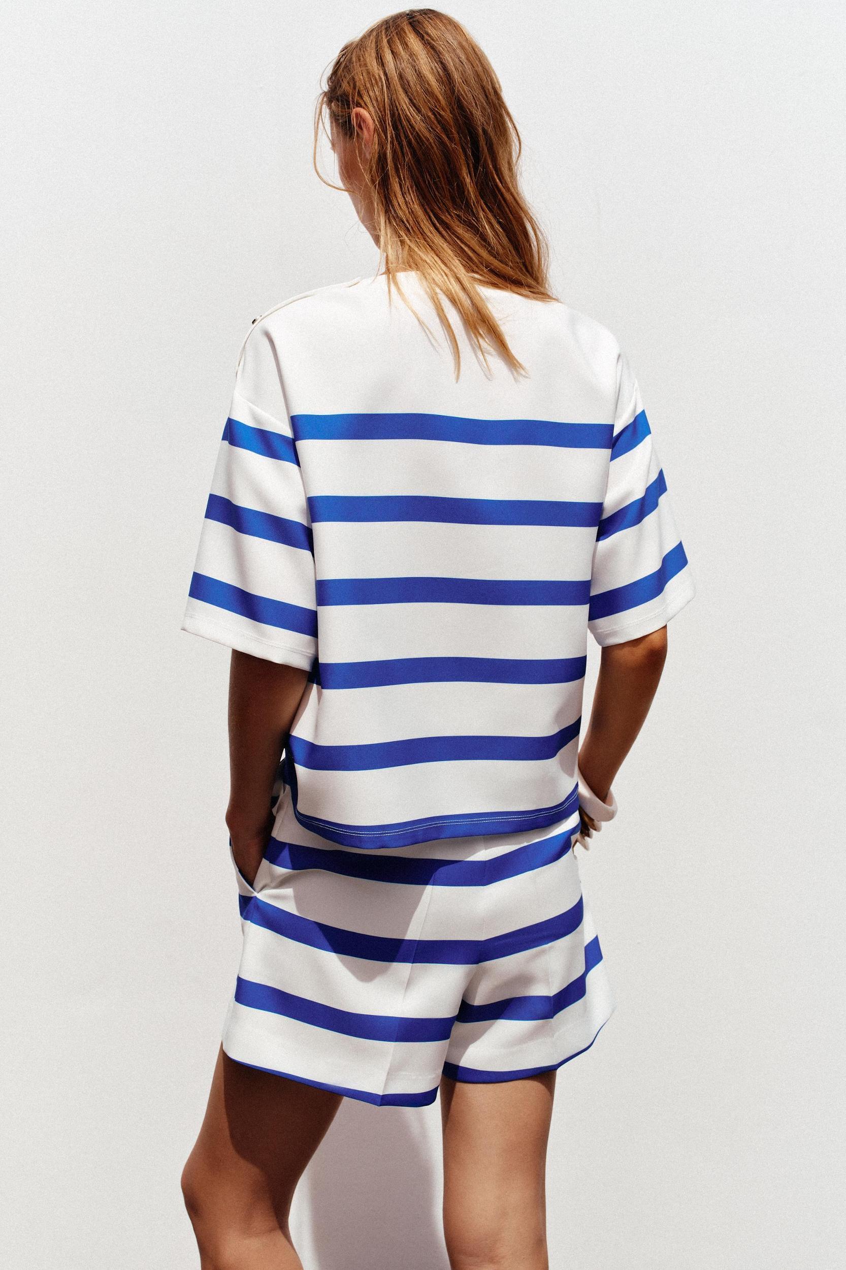 STRIPED BUTTON SHORTS Product Image