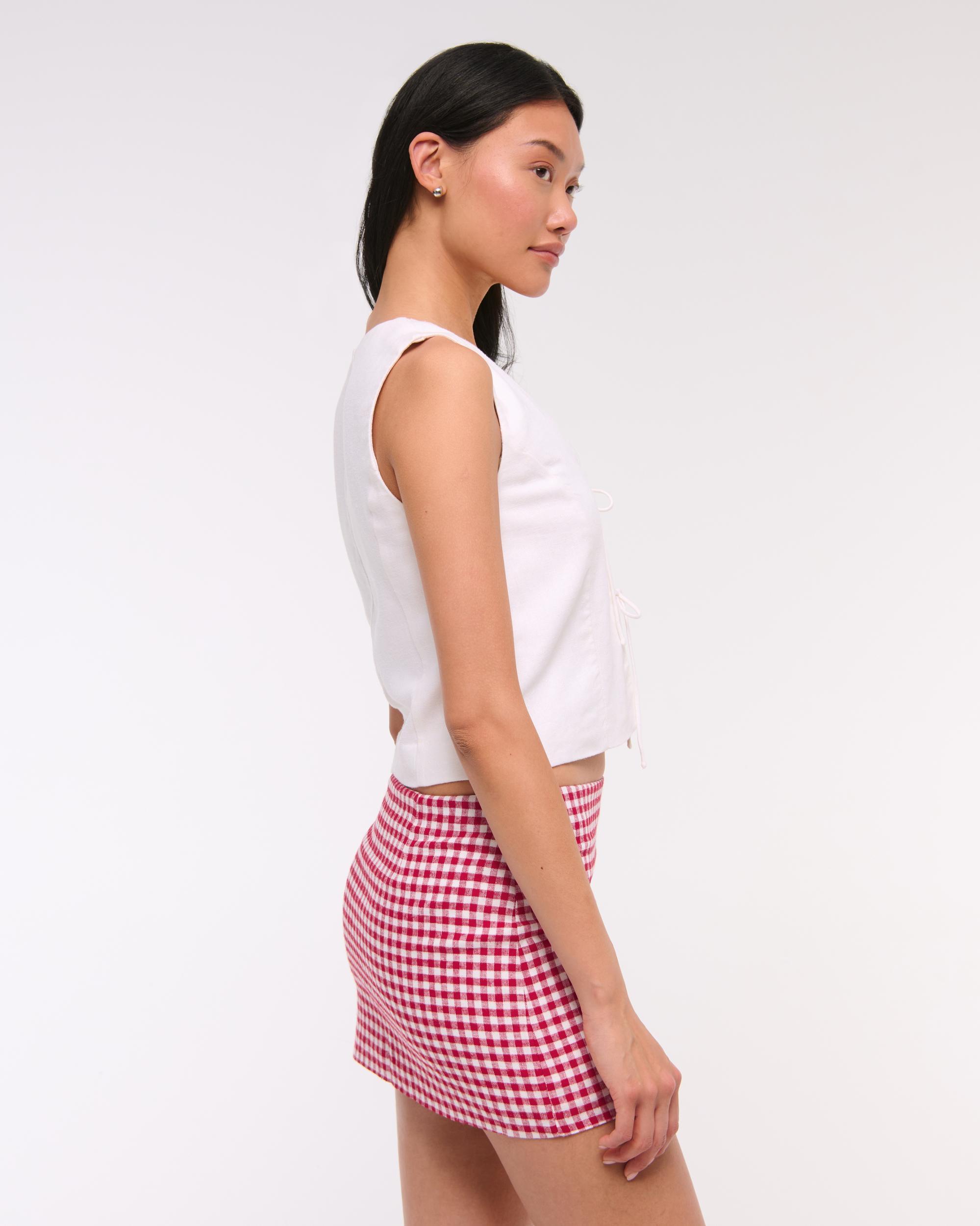 The A&F Scarlett Mid Rise Linen-Blend Mini Skort Product Image