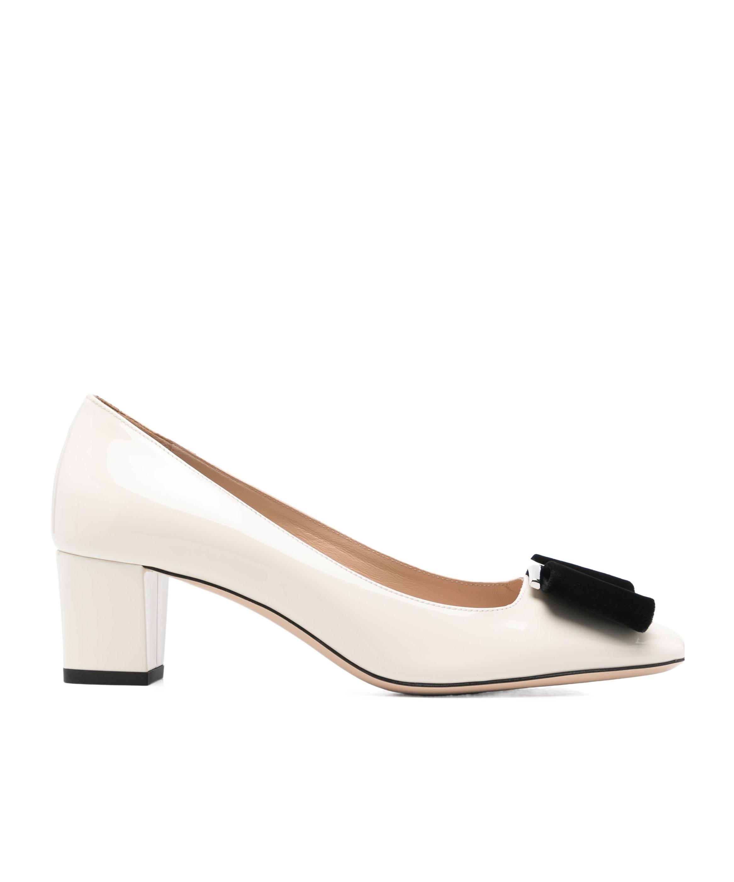 TOM FORD Audrey Velvet Bow Ballerina Pump In White Product Image