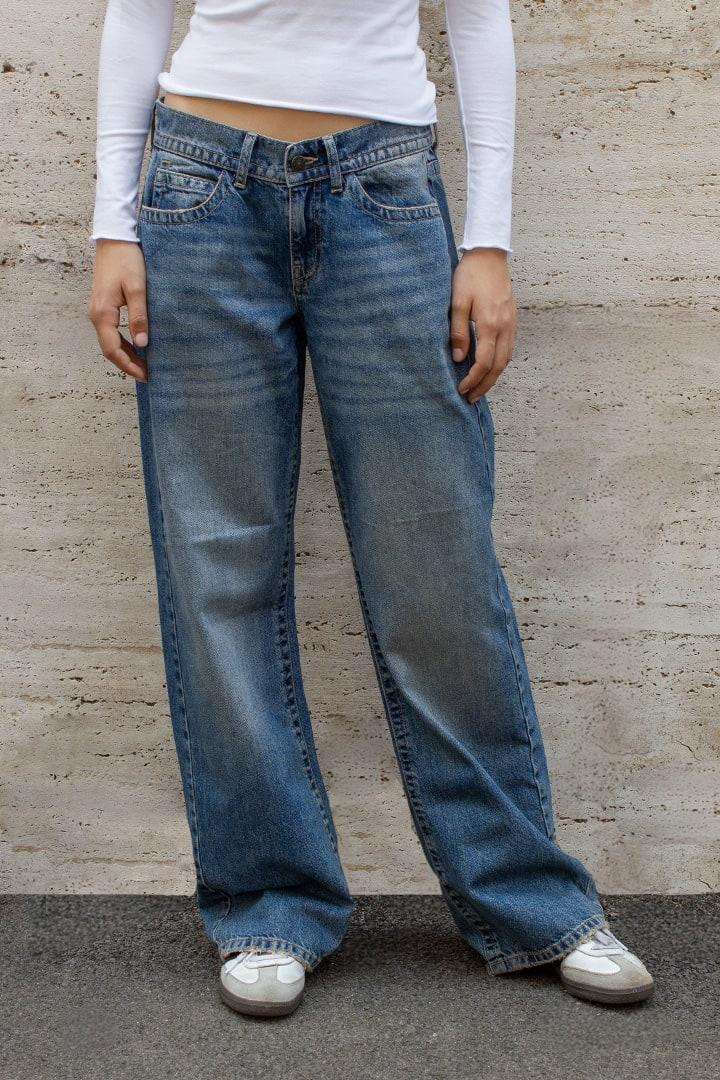 Low waist wide leg jeans Product Image