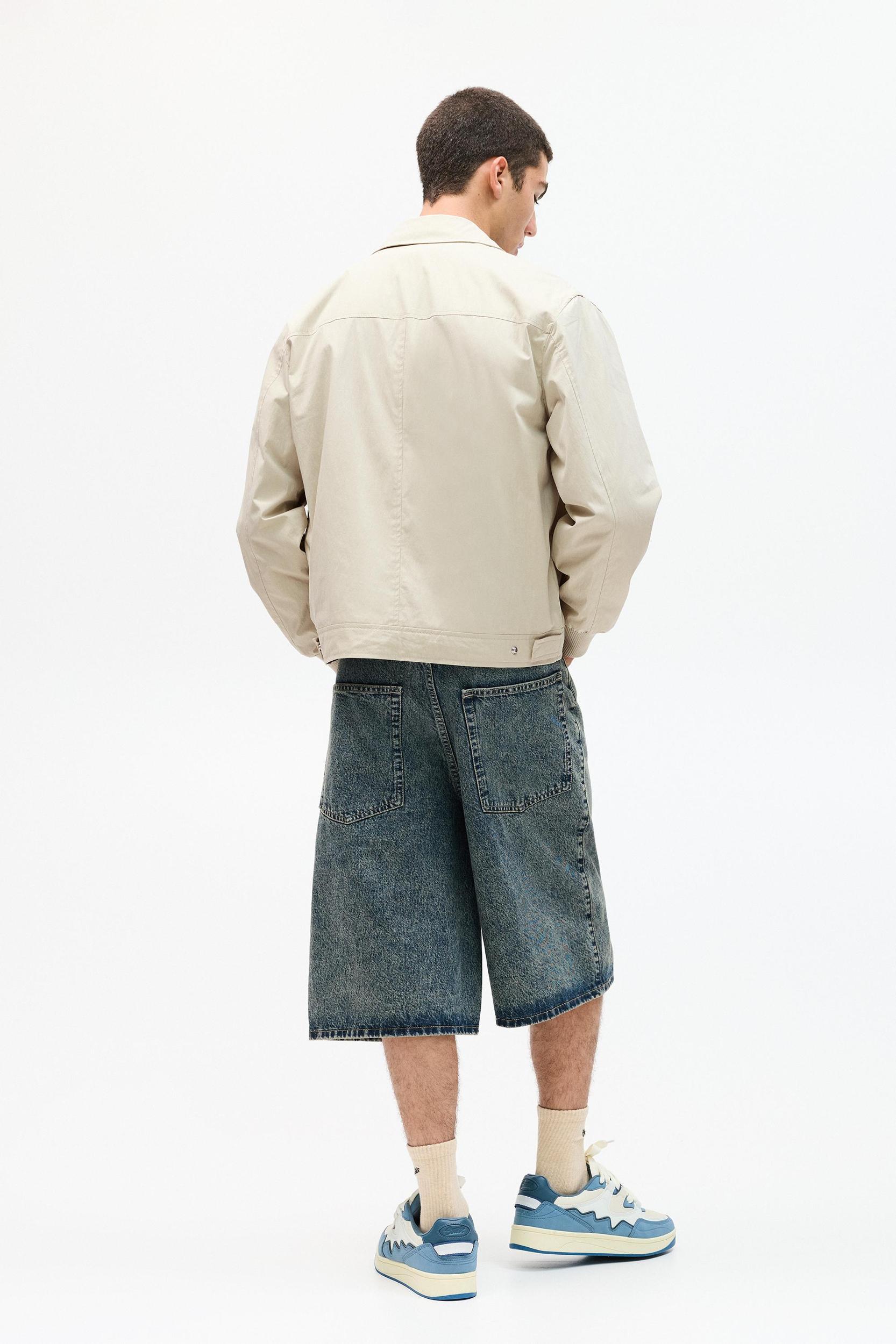 Lightweight jacket with lapel collar Product Image