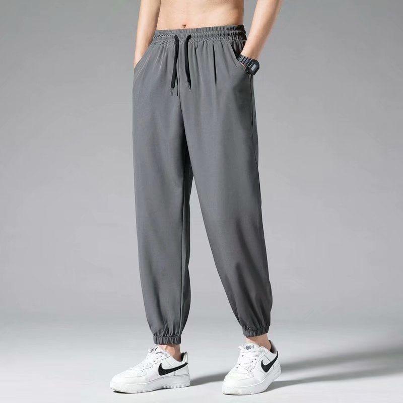 Mid Rise Plain Cropped Tapered Pants Product Image