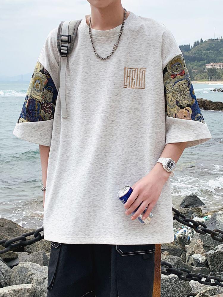 Short-Sleeve Crew Neck Bear Patterned Print Panel T-Shirt Product Image