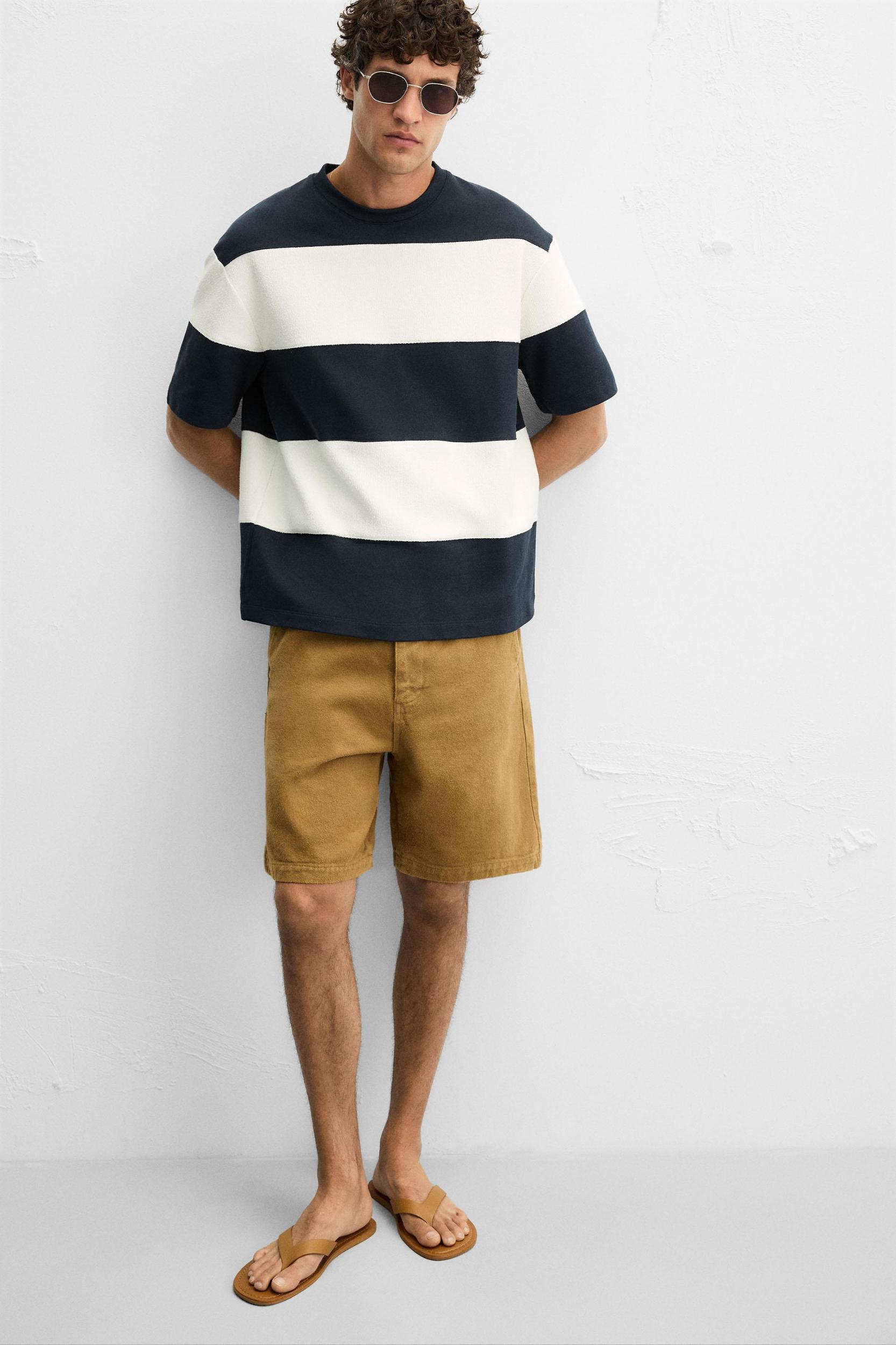 CONTRAST STRIPE SWEATSHIRT Product Image
