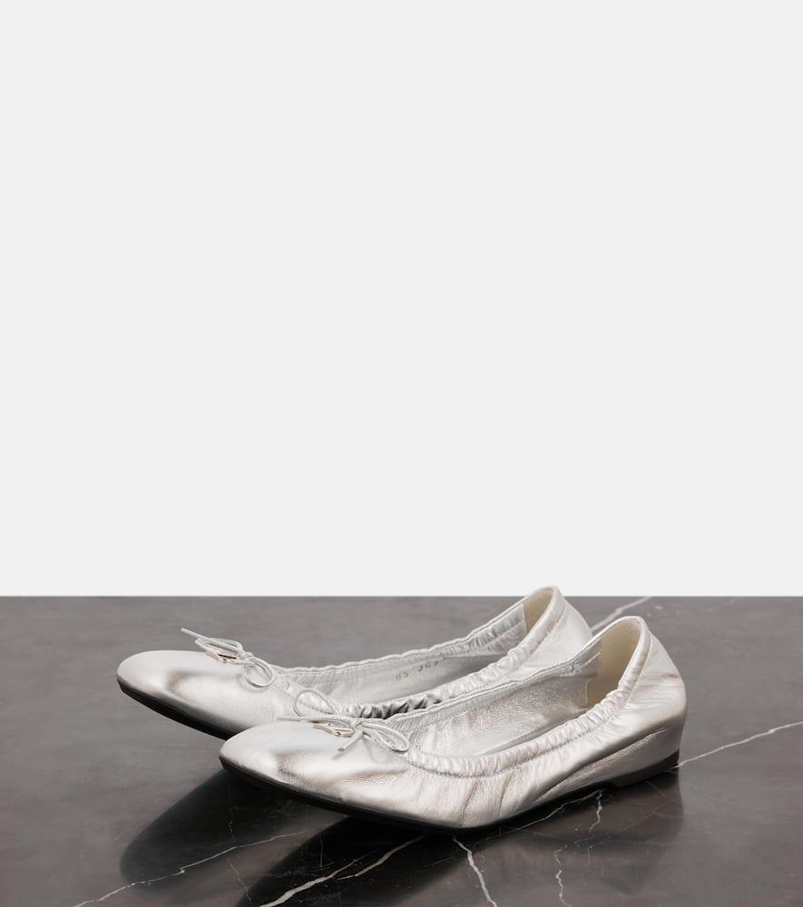 VALENTINO GARAVANI Vlogo Signature Leather Ballet Flats In Silver Product Image