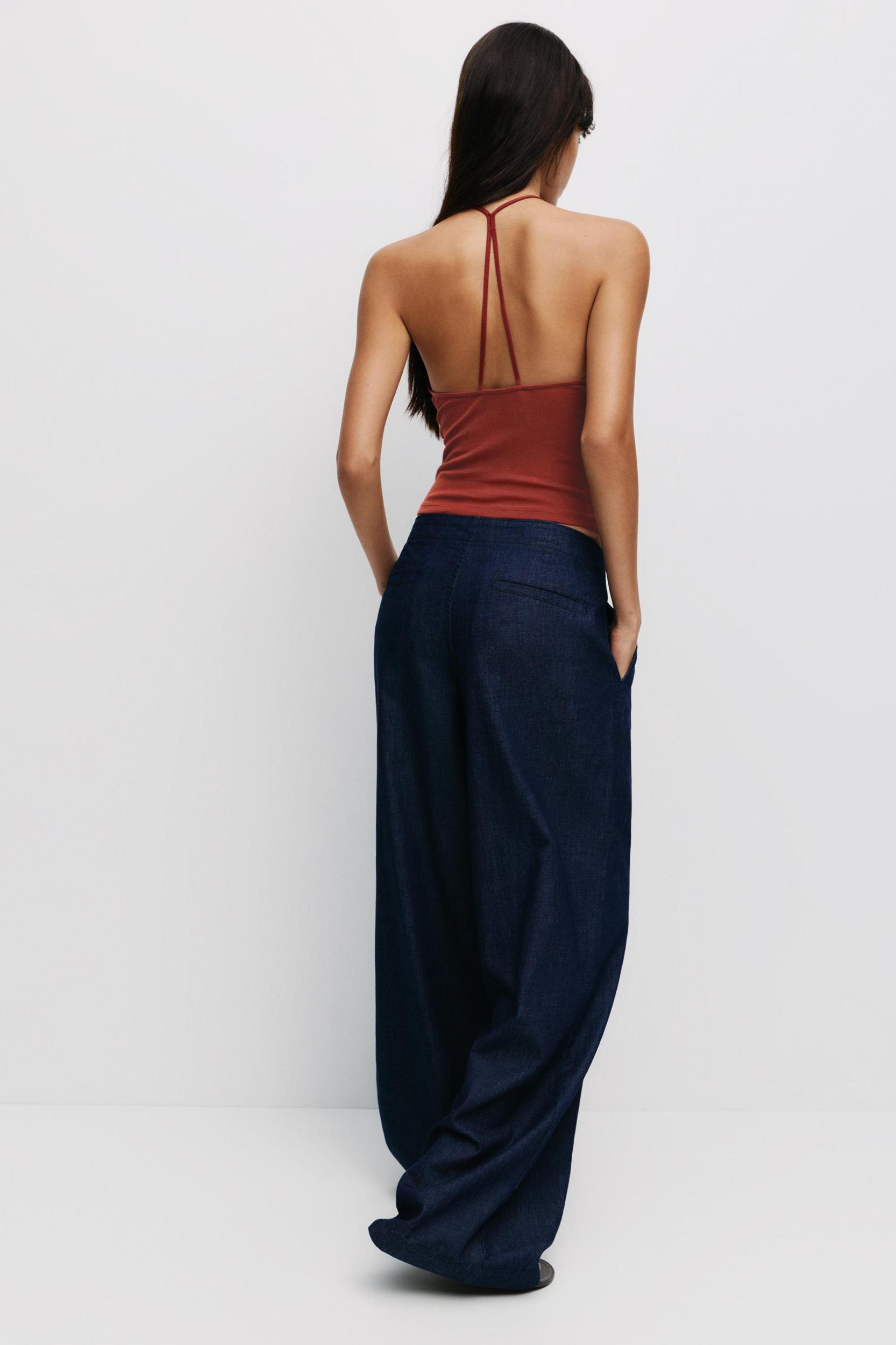 Halter top with straps at the back Product Image