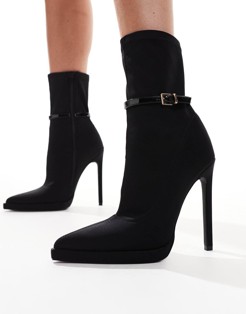 Simmi London Larisay Ankle Boot in Black Product Image