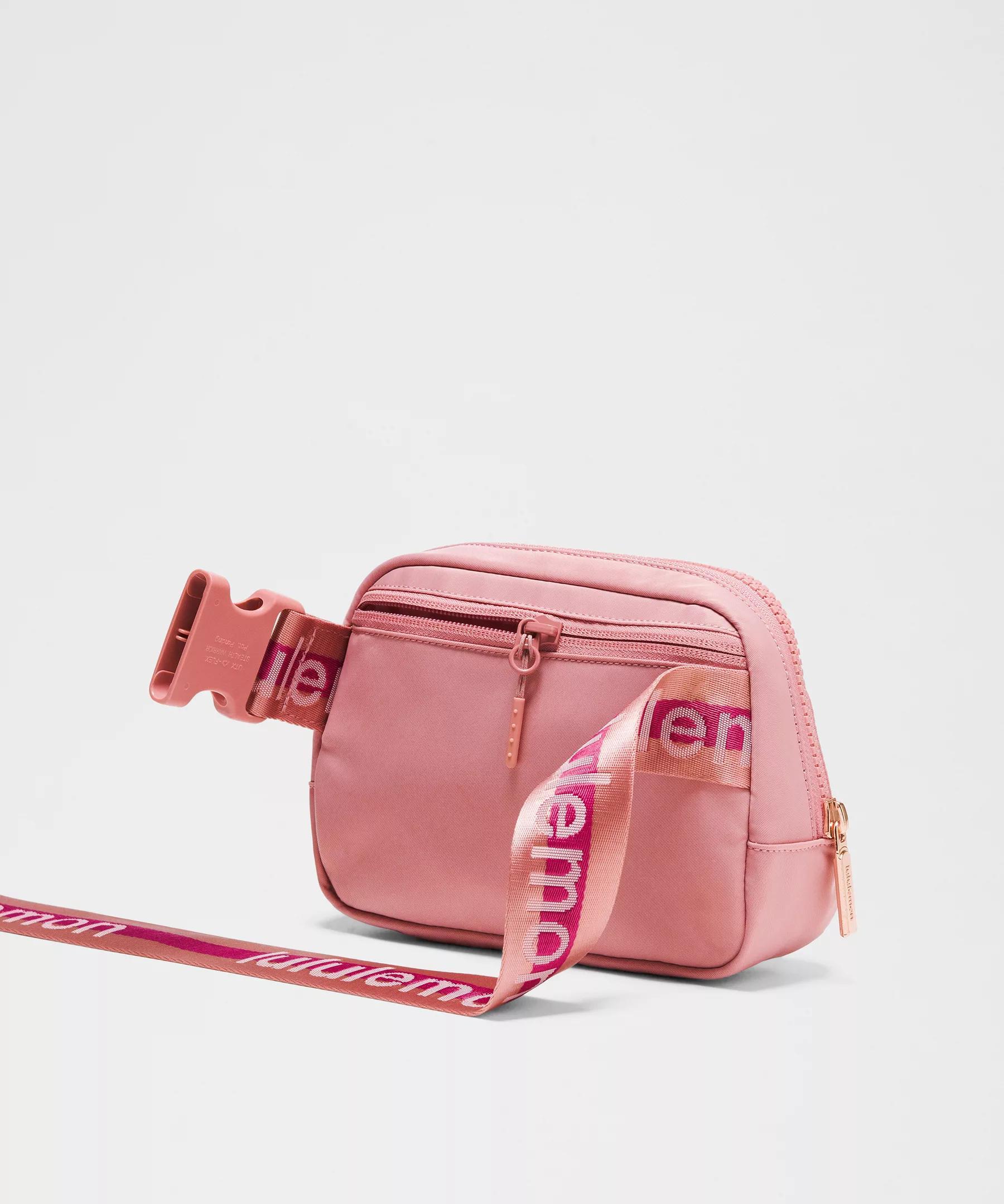 Everywhere Belt Bag 1L *Wordmark Product Image