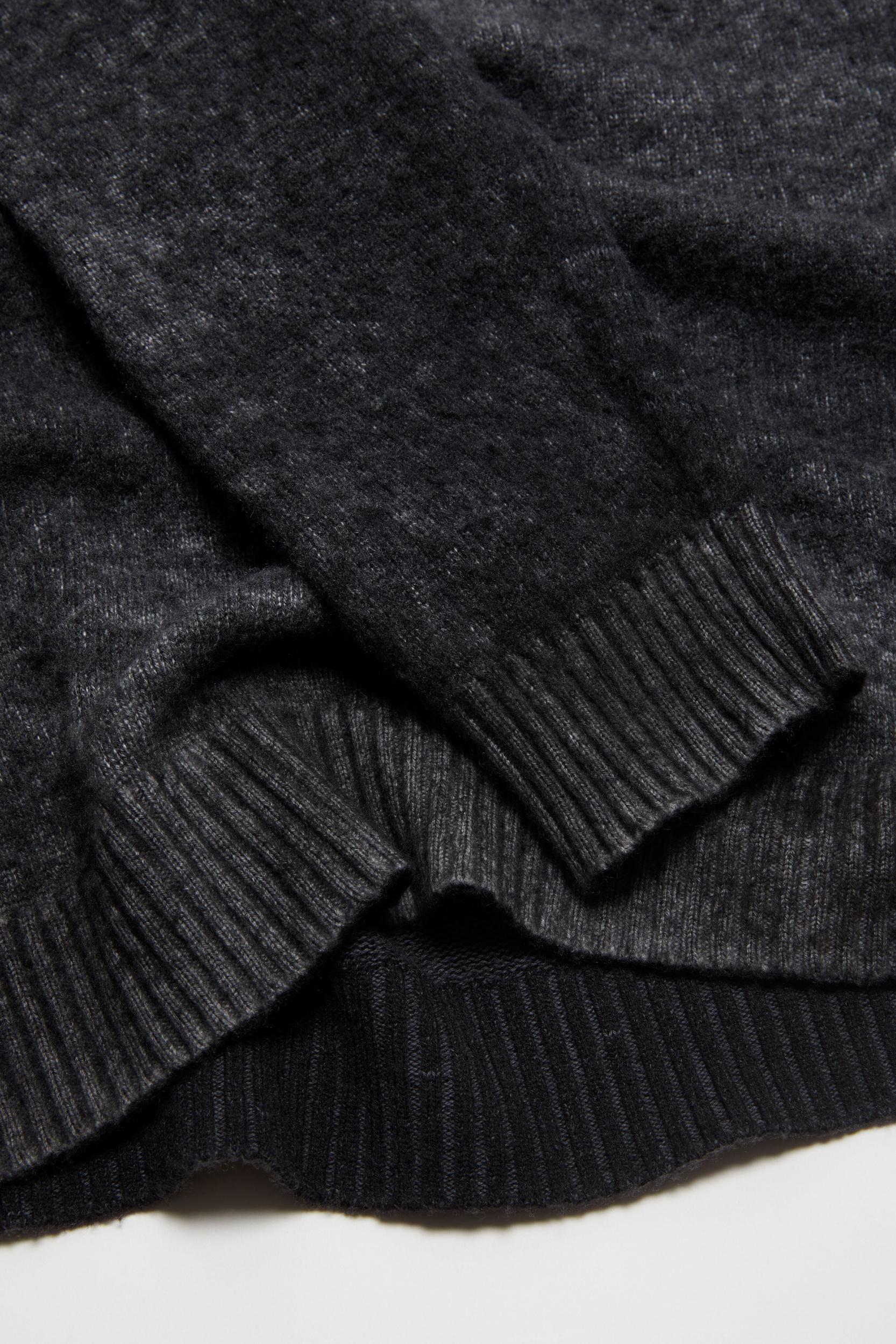 Printed crewneck jumper Product Image