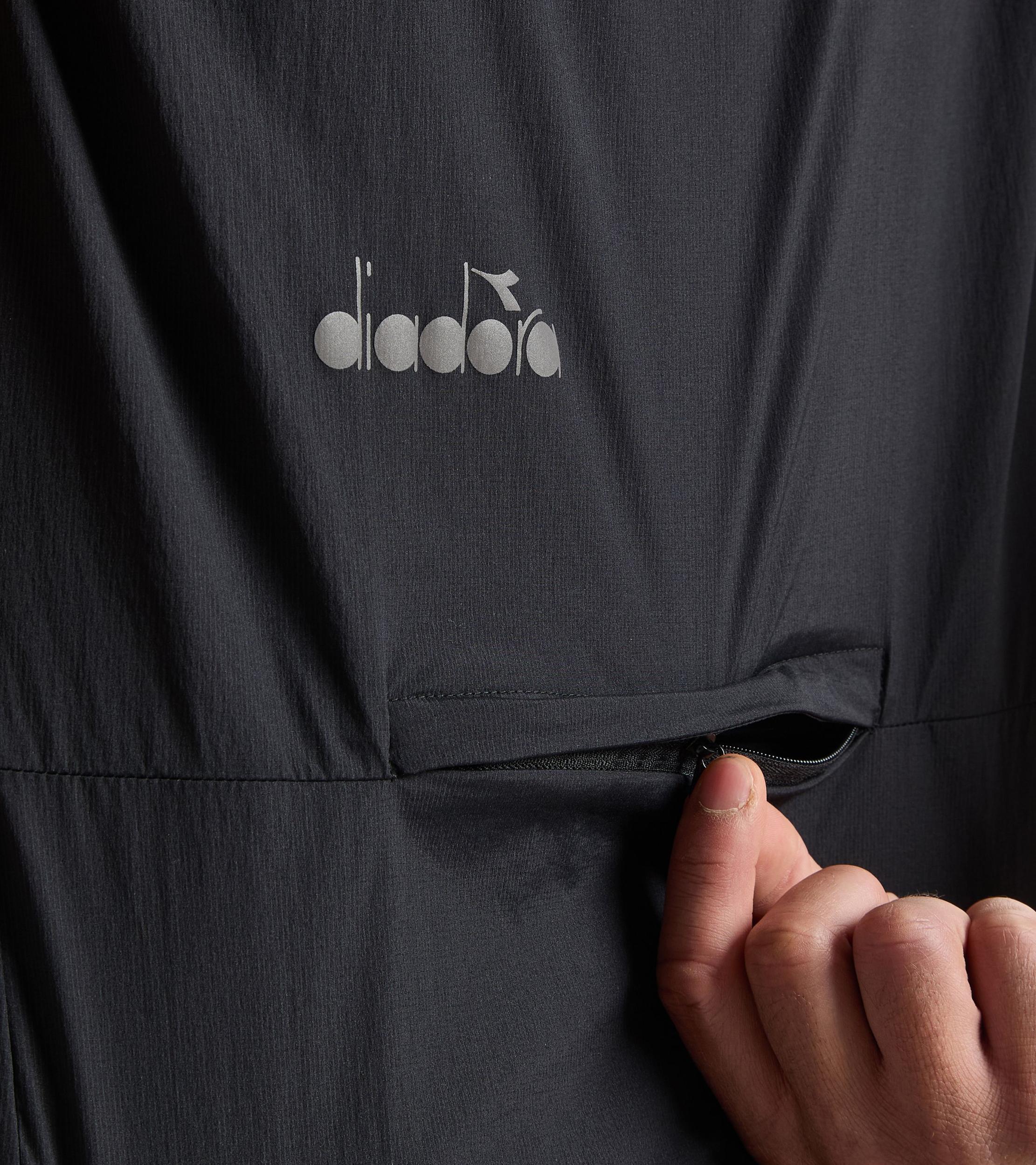 PACKABLE VEST Product Image