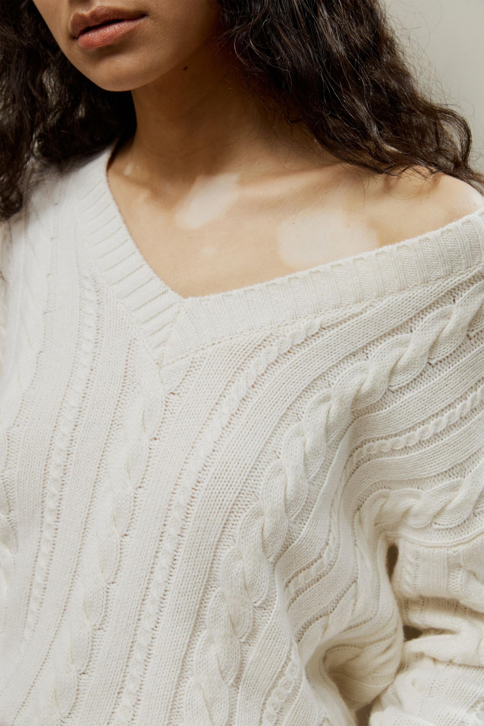 Cable-Knit Wool-Cashmere Blend Sweater Product Image