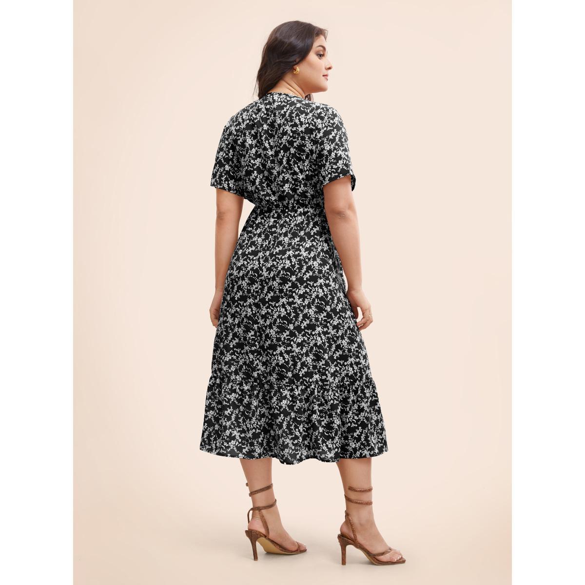 Plus Size Ditsy Floral Shirred Ruffle Hem Dress Black Women Elegant Shirred V-neck Short sleeve Curvy BloomChic 14-16/1X Product Image