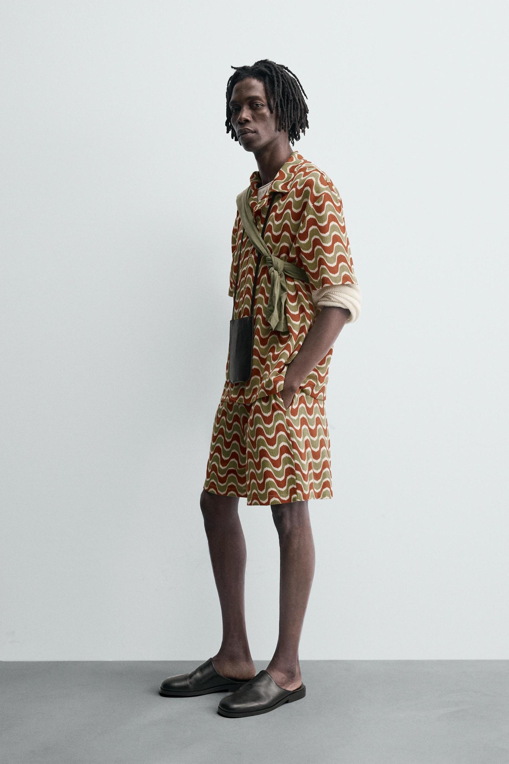 GEOMETRIC JACQUARD SHORTS Product Image