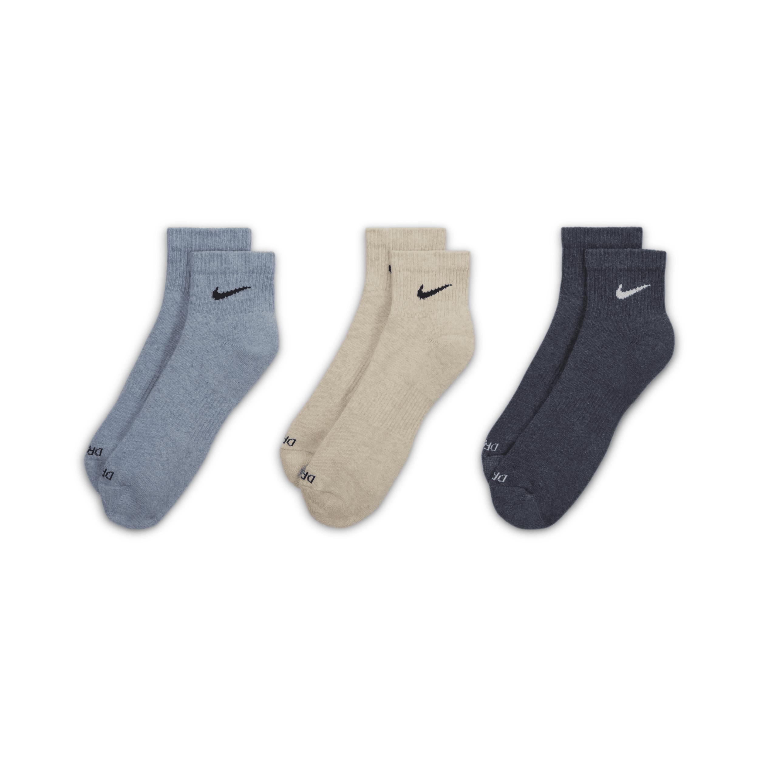 Nike Everyday Plus Cushioned Training Ankle Socks (3 Pairs) Product Image