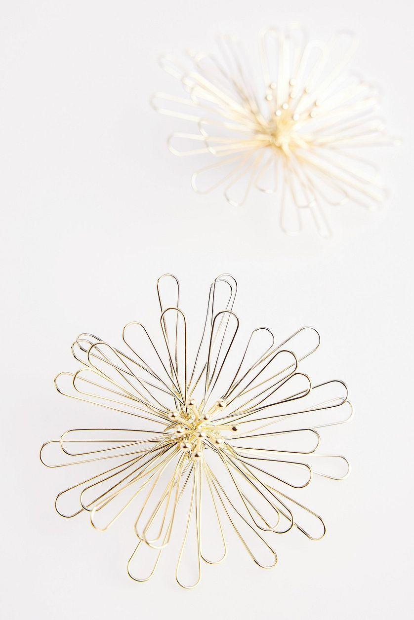 Big Flower Earring Product Image