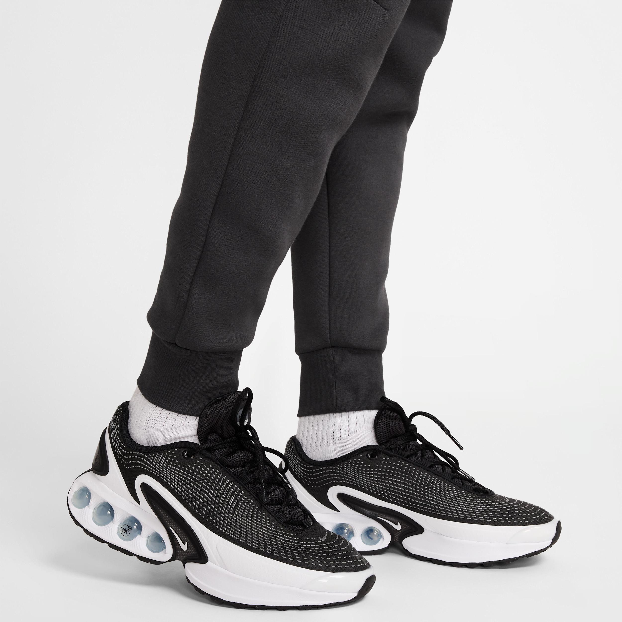 Nike Men's Tech Fleece Jogger Pants Product Image