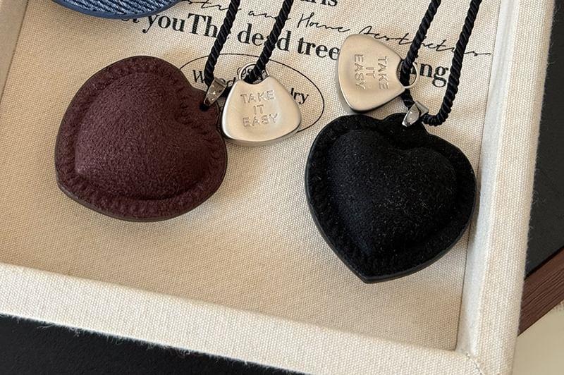 Heart Pendant Necklace Product Image