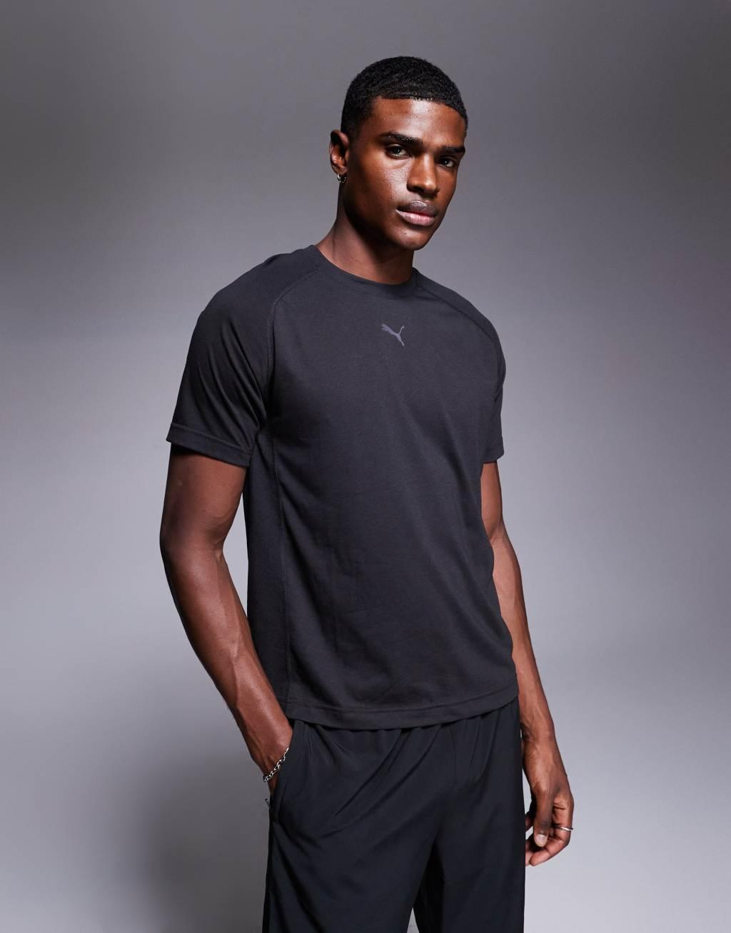 PUMA Run Short Sleeve Tee in black Product Image