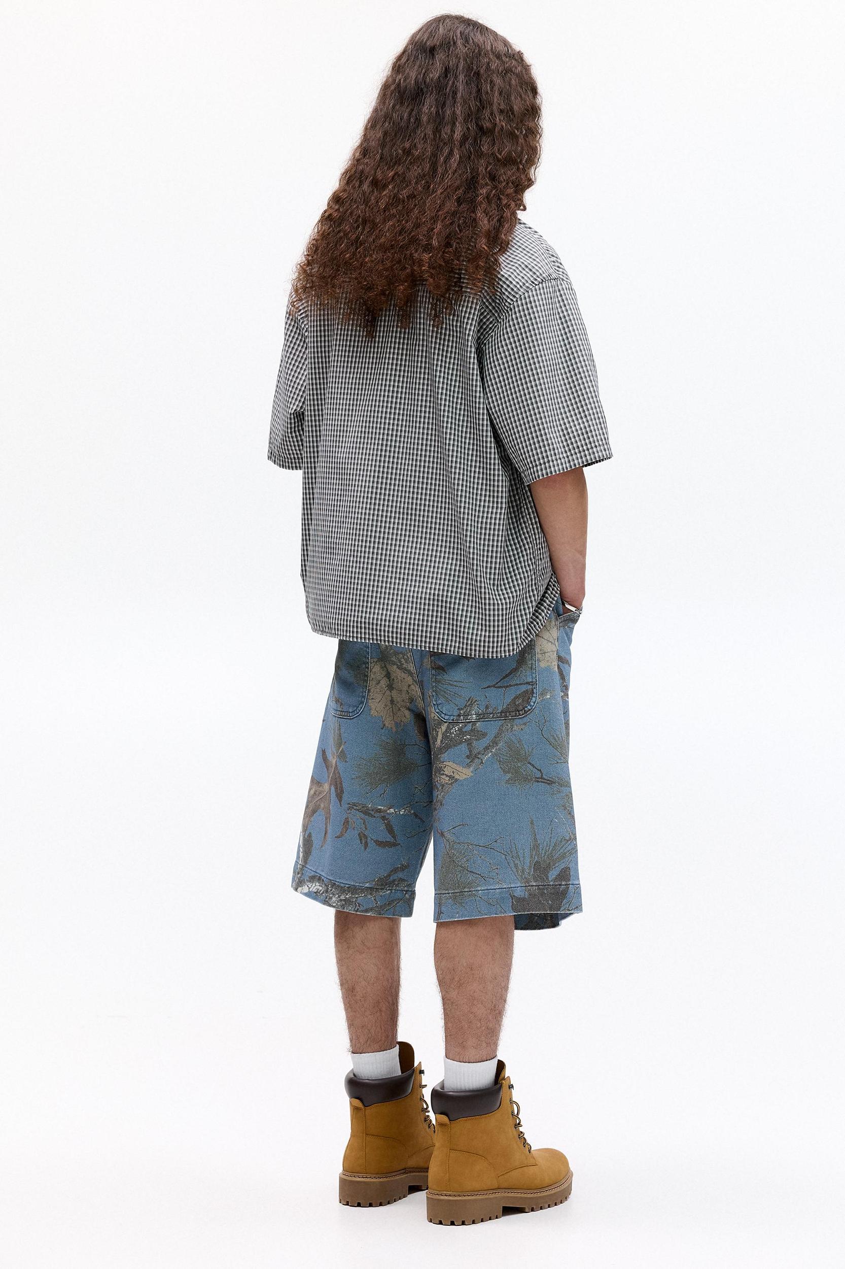 Leaf print baggy Bermuda shorts Product Image