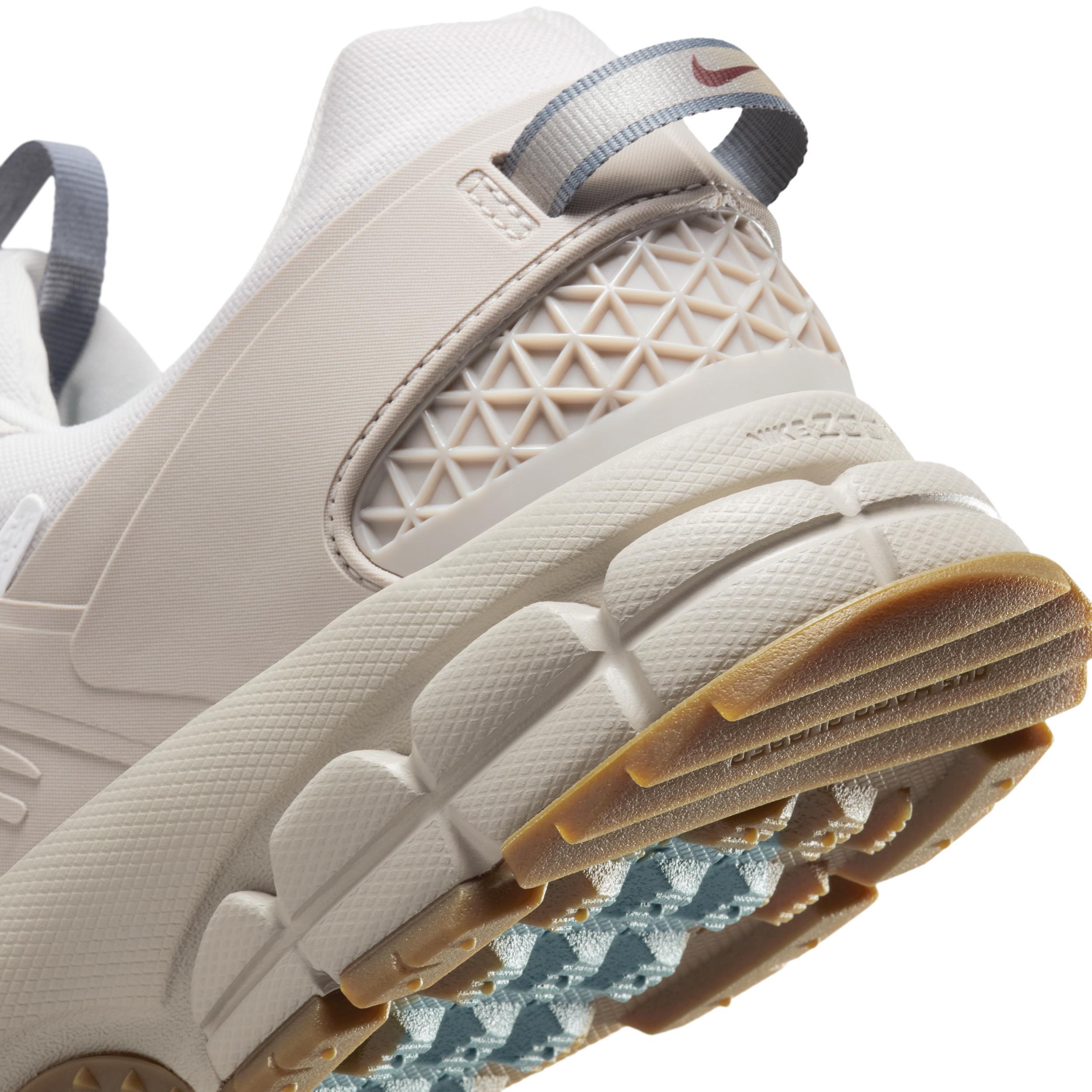 Nike Men's Zoom Vomero Roam Winterized Shoes Product Image