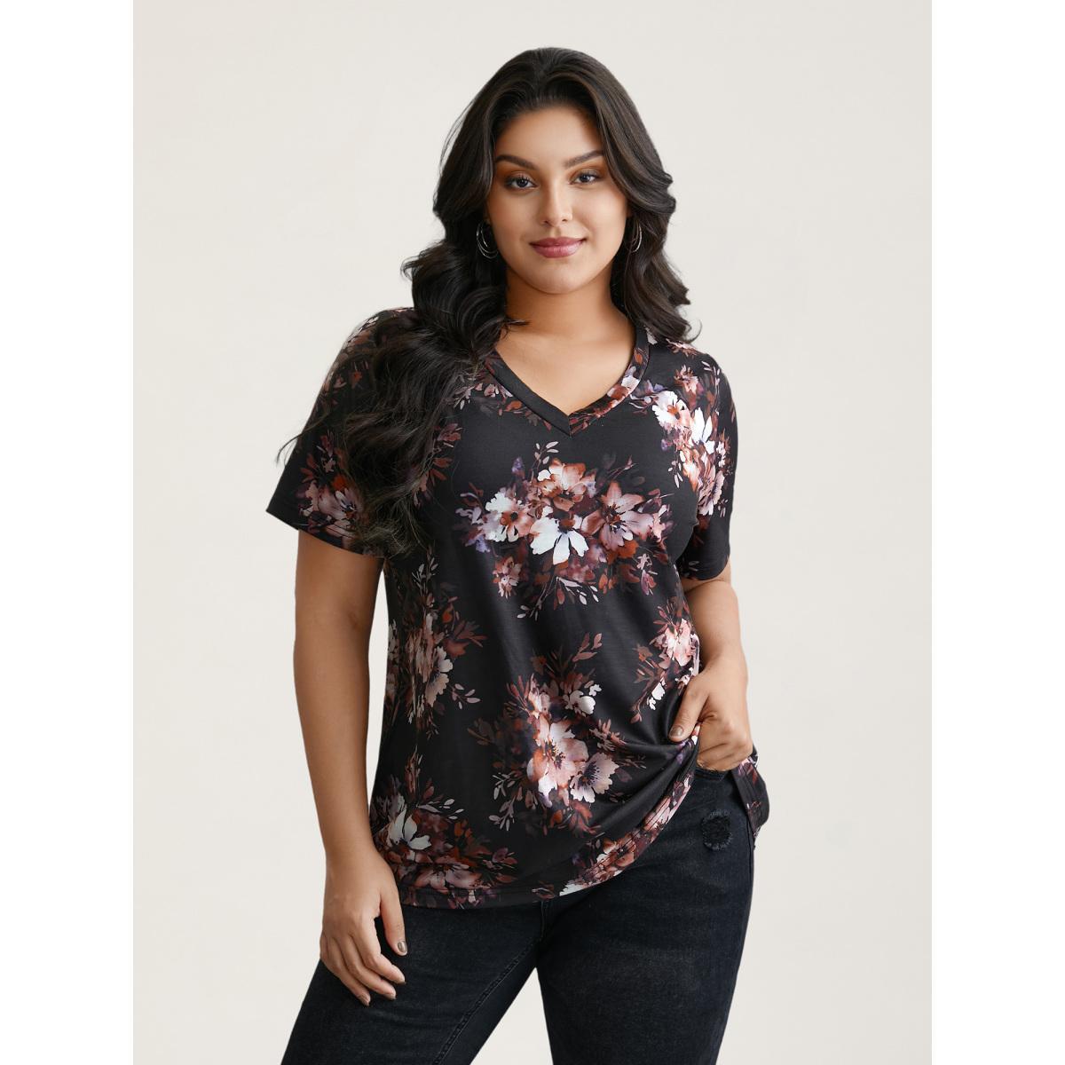 Plus Size Floral Print V Neck Stretchy T-shirt Black Women Elegant Non Natural Flowers V-neck Everyday T-shirts BloomChic 28/5X Product Image