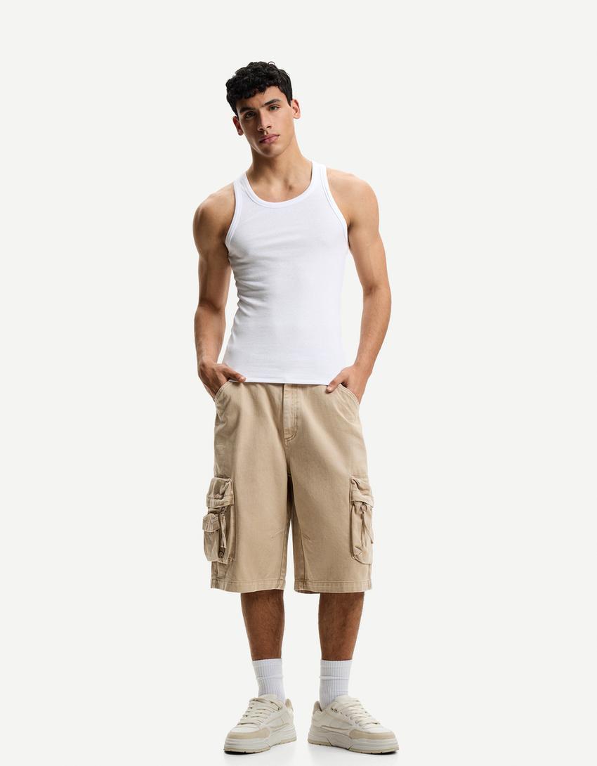 Baggy cargo Bermuda shorts Product Image