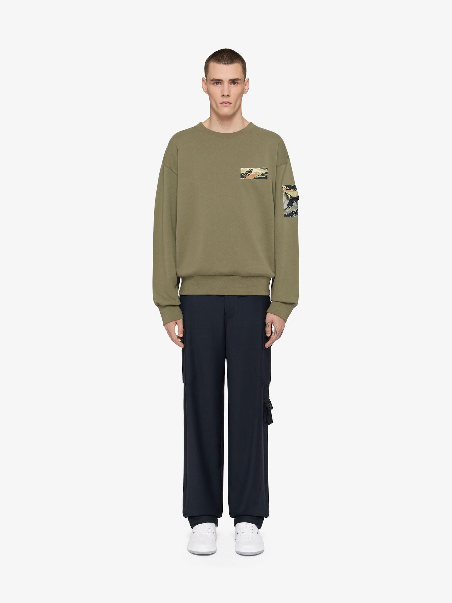 Sweatshirt in fleece with camo patches Product Image