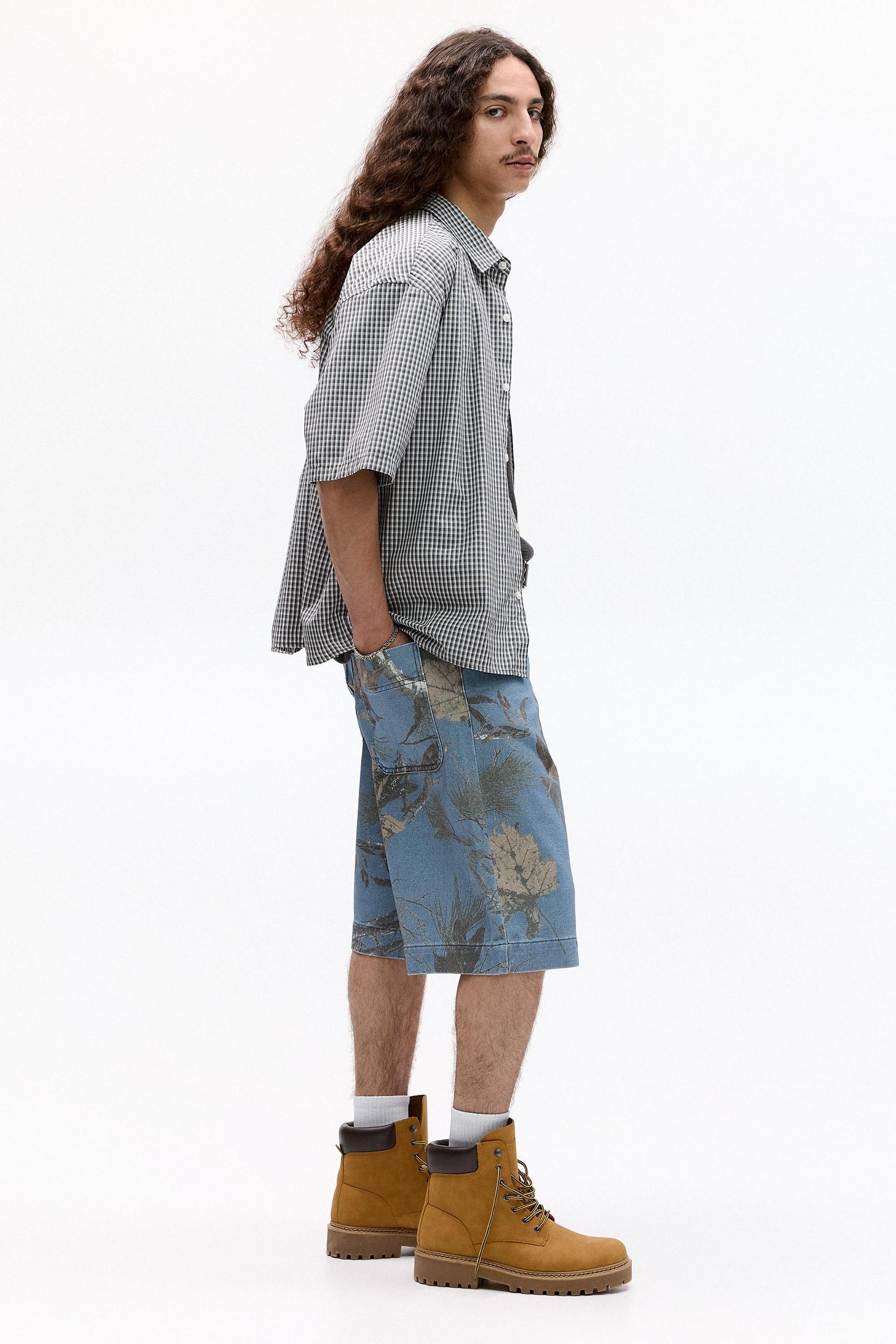 Leaf print baggy Bermuda shorts Product Image