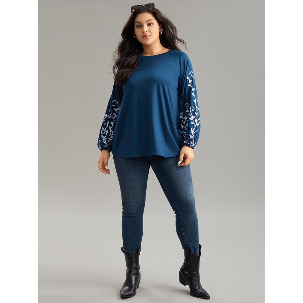 Plus Size Floral Embroidered Contrast Raglan Sleeve T-shirt DarkBlue Women Elegant Elastic cuffs Silhouette Floral Print Round Neck Dailywear T-shirts BloomChic 28/5X Product Image