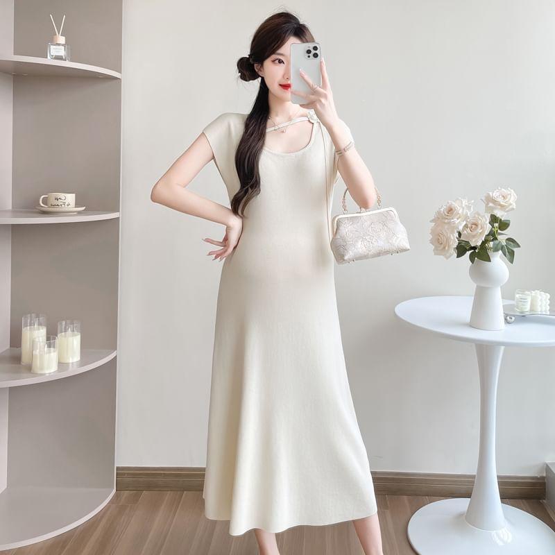 Maternity Short-Sleeve Scoop Neck Plain Midi A-Line Dress Product Image