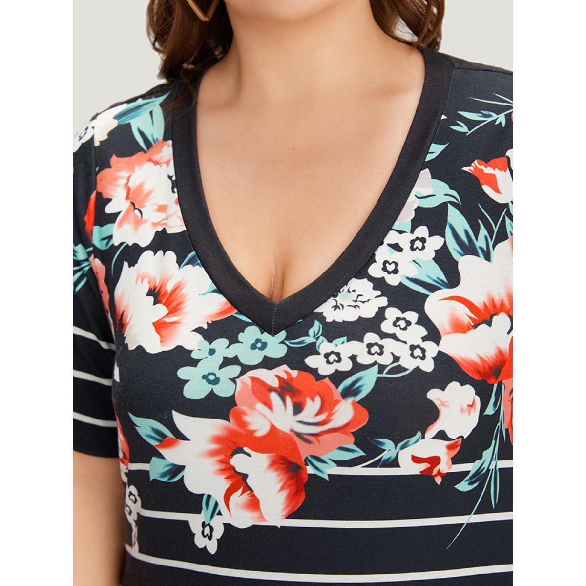 Plus Size Floral & Striped Print Pocket V Neck Dress Black Women Casual Printed V-neck Short sleeve Curvy Midi Dress BloomChic 10/M Product Image