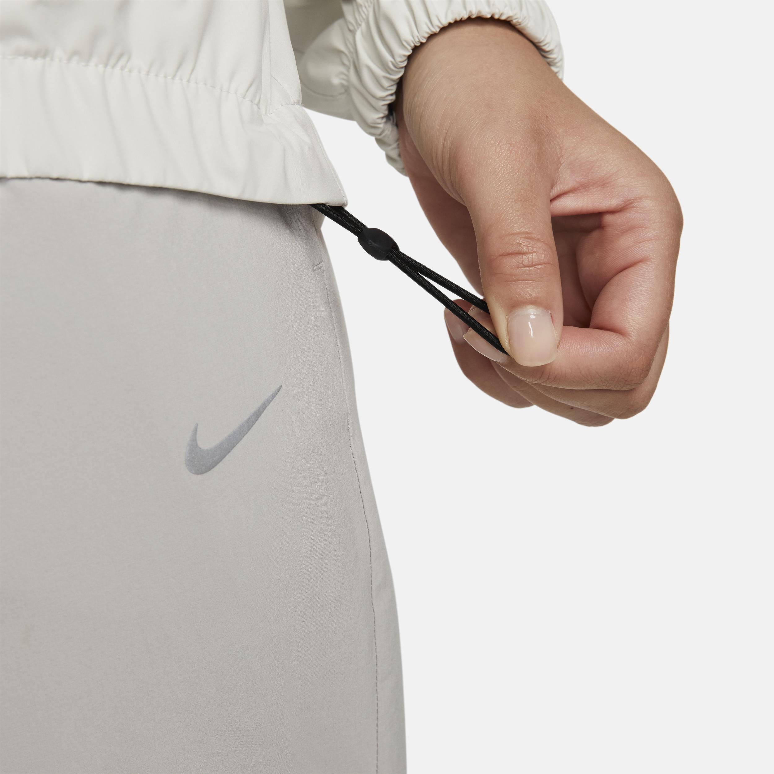 Nike Storm-FIT Swift Women's Running Jacket Product Image