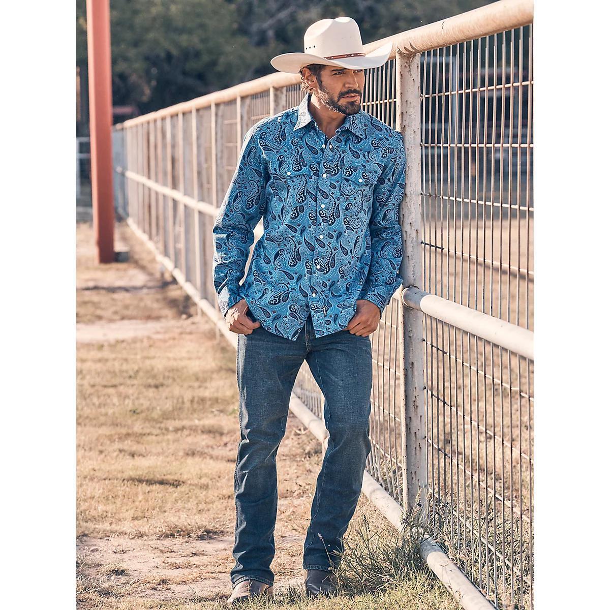 Men's Wrangler Retro® Slim Fit Bootcut Jean in Charles Product Image