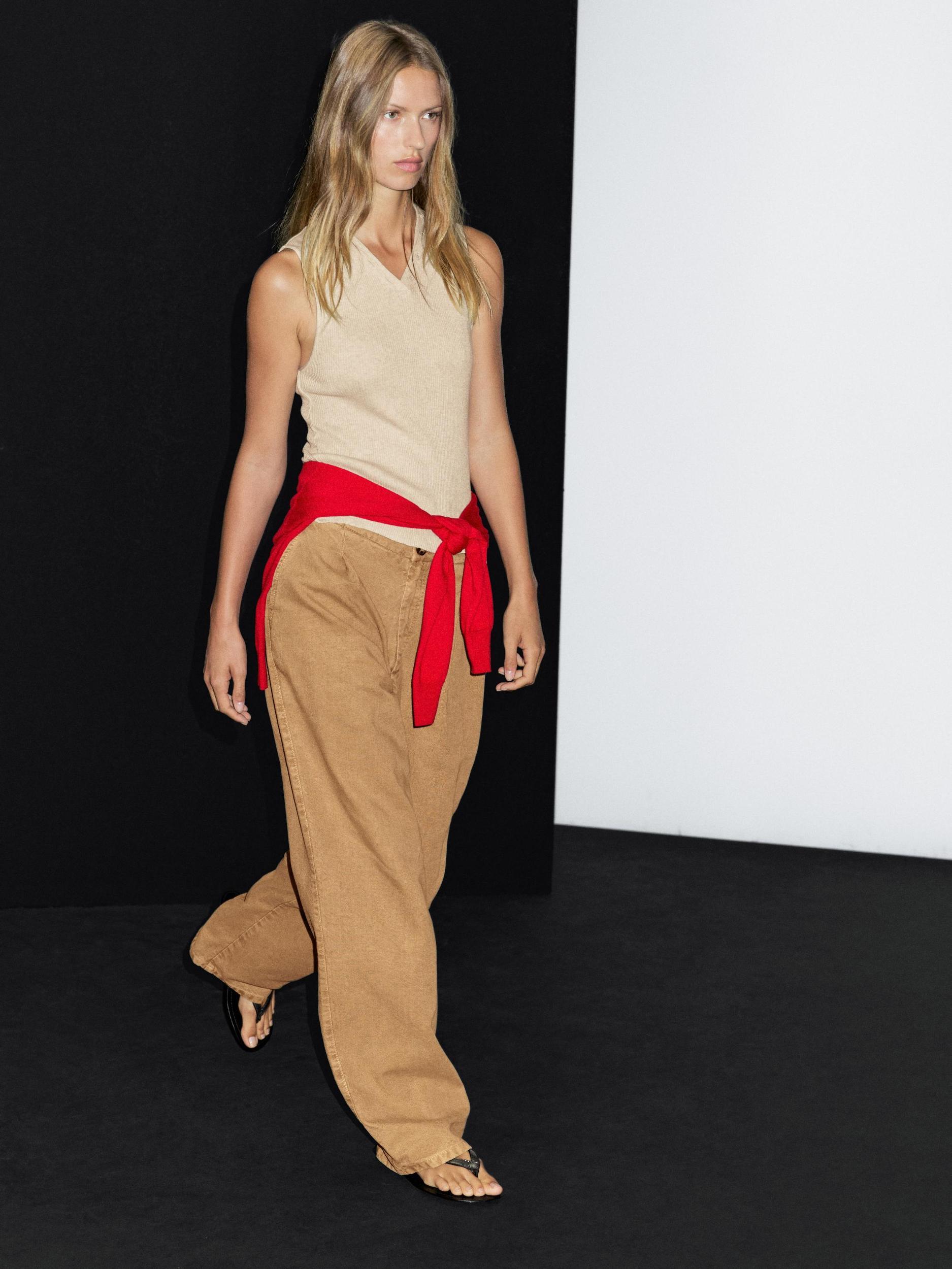 Ribbed top with collar detail Product Image